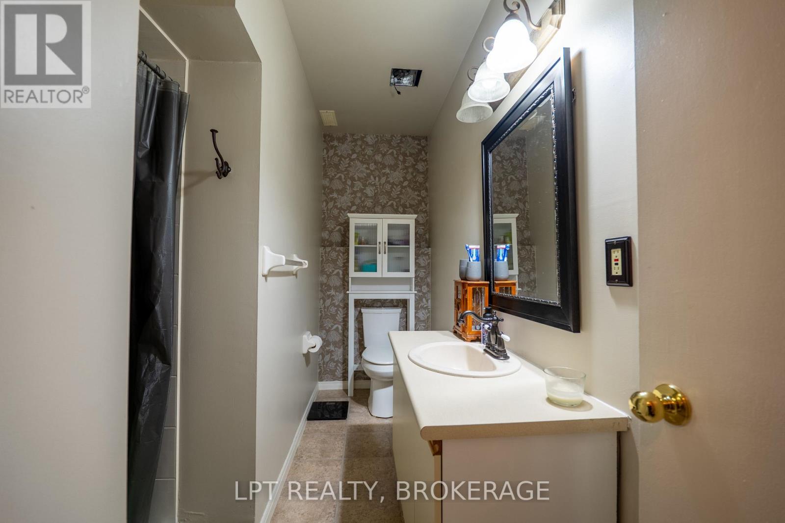 697 Macdonald Drive, Gananoque, Ontario  K7G 3C4 - Photo 24 - X12472432