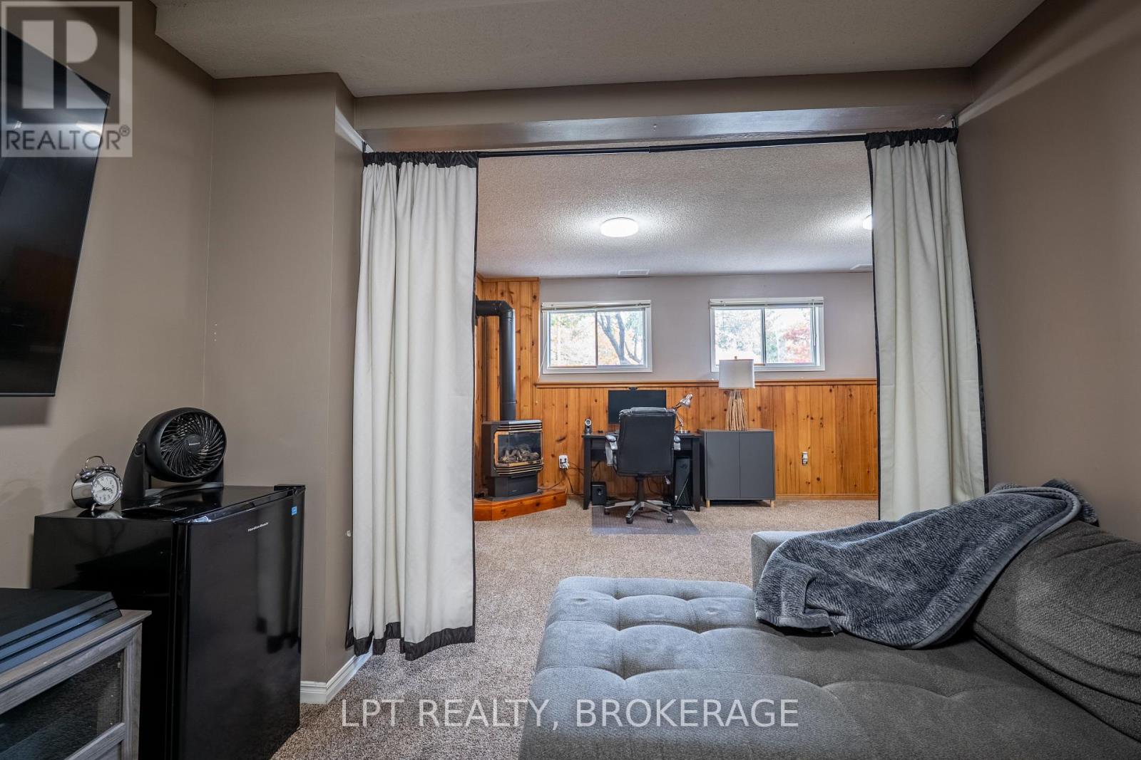 697 Macdonald Drive, Gananoque, Ontario  K7G 3C4 - Photo 31 - X12472432