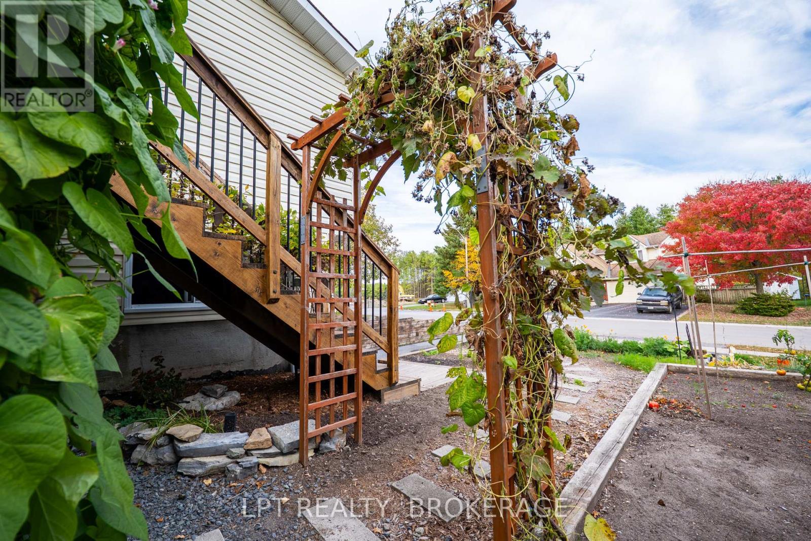 697 Macdonald Drive, Gananoque, Ontario  K7G 3C4 - Photo 36 - X12472432