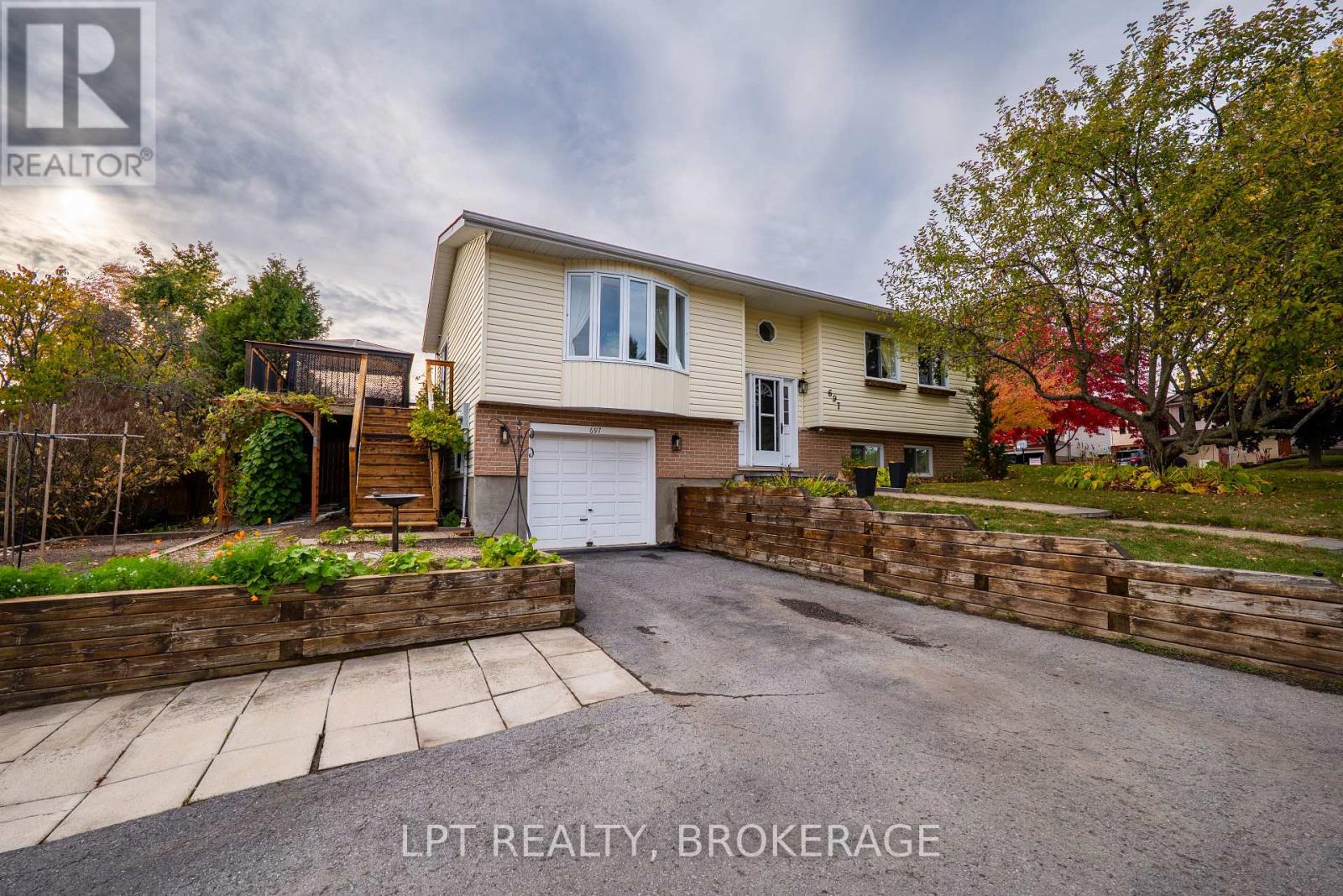 697 Macdonald Drive, Gananoque, Ontario  K7G 3C4 - Photo 37 - X12472432