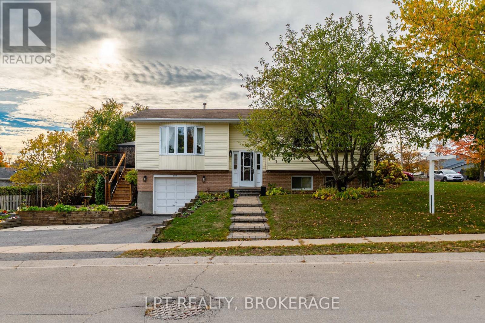 697 Macdonald Drive, Gananoque, Ontario  K7G 3C4 - Photo 38 - X12472432