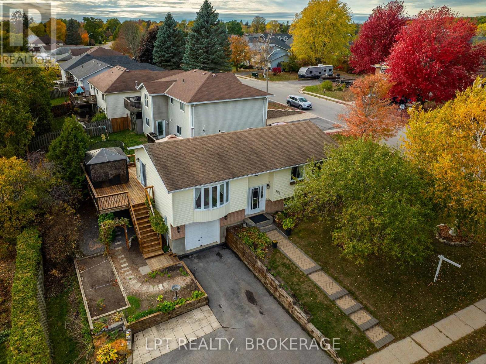 697 Macdonald Drive, Gananoque, Ontario  K7G 3C4 - Photo 39 - X12472432