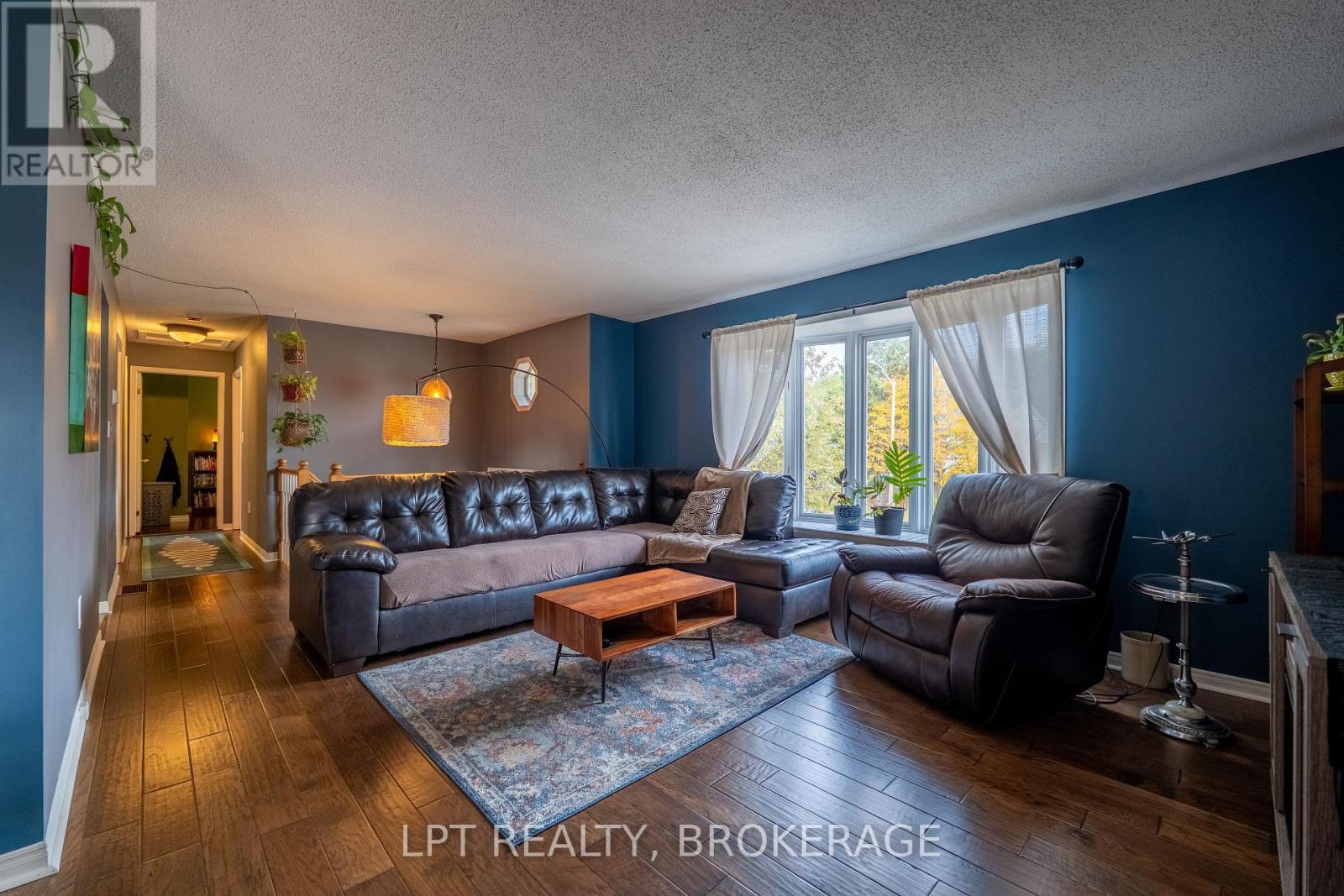 697 Macdonald Drive, Gananoque, Ontario  K7G 3C4 - Photo 4 - X12472432