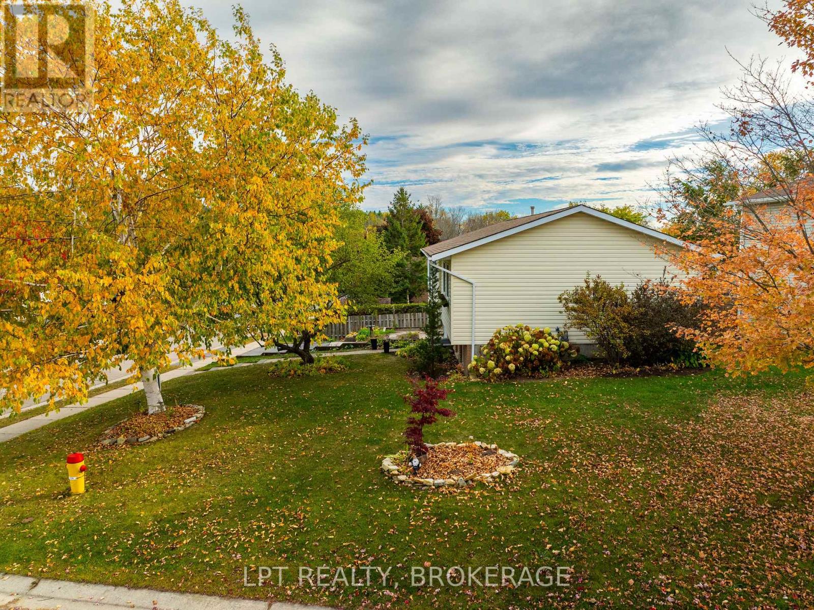 697 Macdonald Drive, Gananoque, Ontario  K7G 3C4 - Photo 41 - X12472432