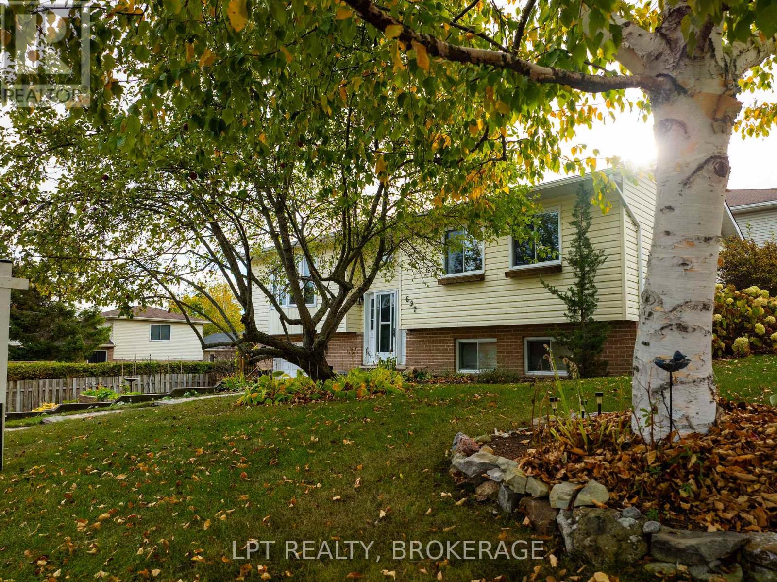 697 Macdonald Drive, Gananoque, Ontario  K7G 3C4 - Photo 42 - X12472432