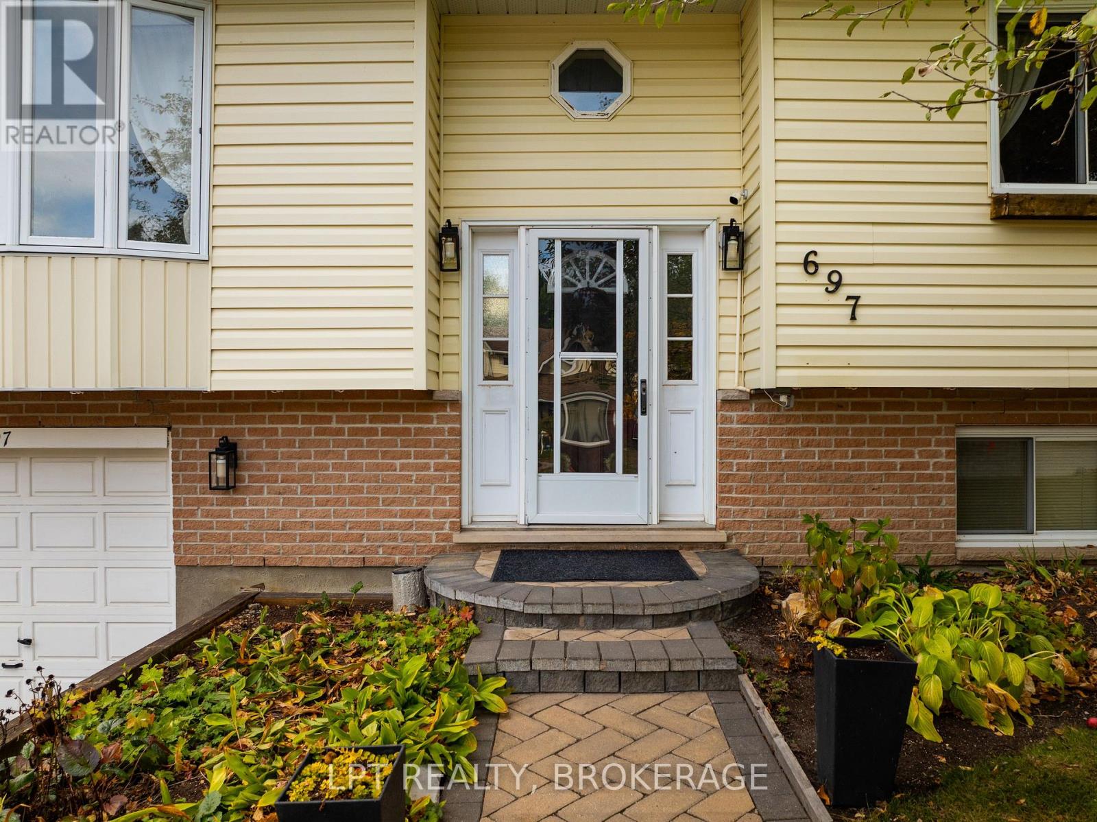 697 Macdonald Drive, Gananoque, Ontario  K7G 3C4 - Photo 44 - X12472432