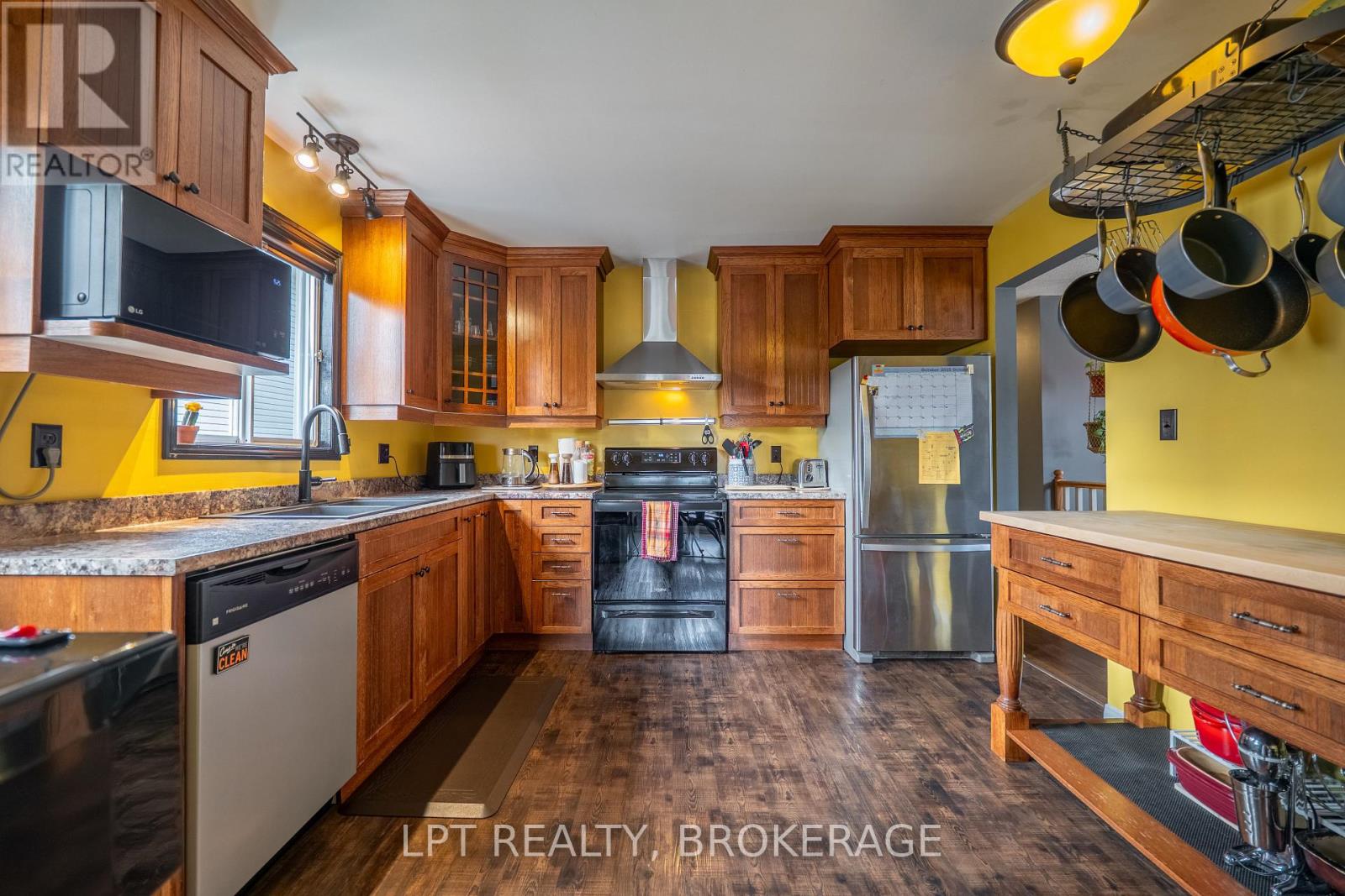 697 Macdonald Drive, Gananoque, Ontario  K7G 3C4 - Photo 7 - X12472432