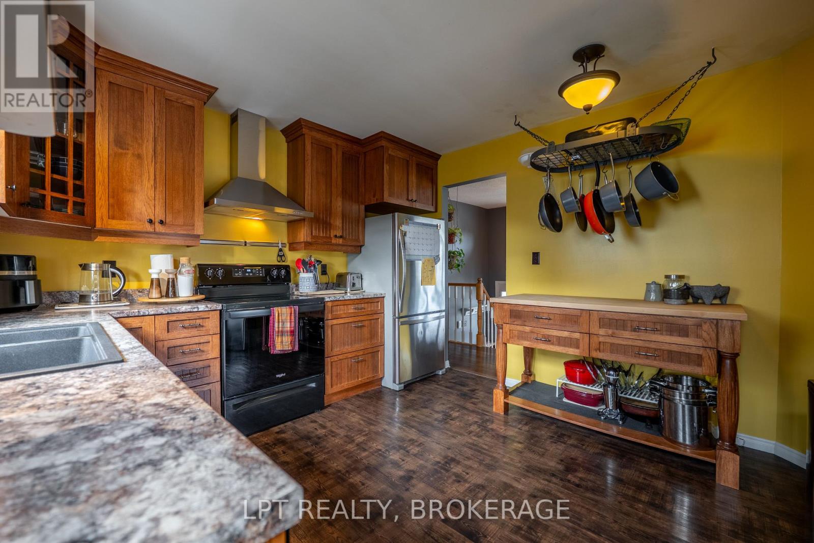 697 Macdonald Drive, Gananoque, Ontario  K7G 3C4 - Photo 9 - X12472432