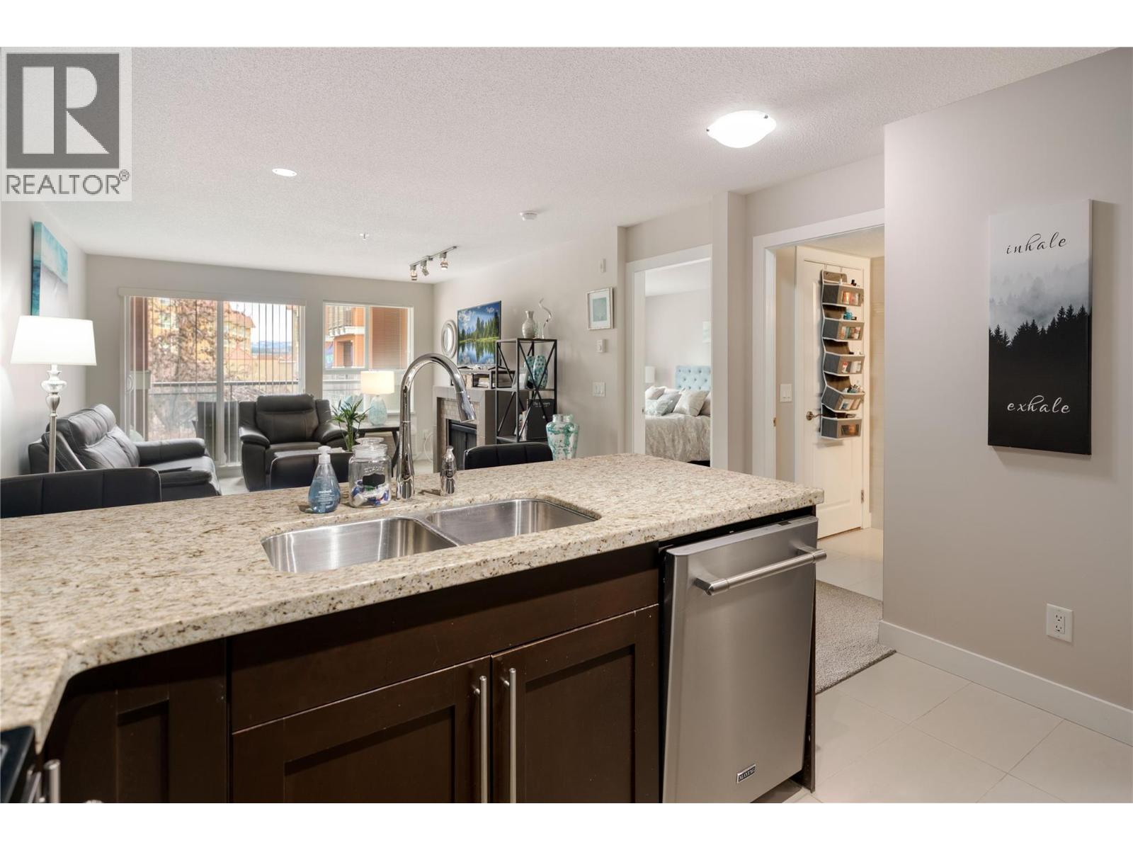 1083 Sunset Drive Unit# 312, Kelowna, British Columbia  V1Y 9Z1 - Photo 4 - 10366320