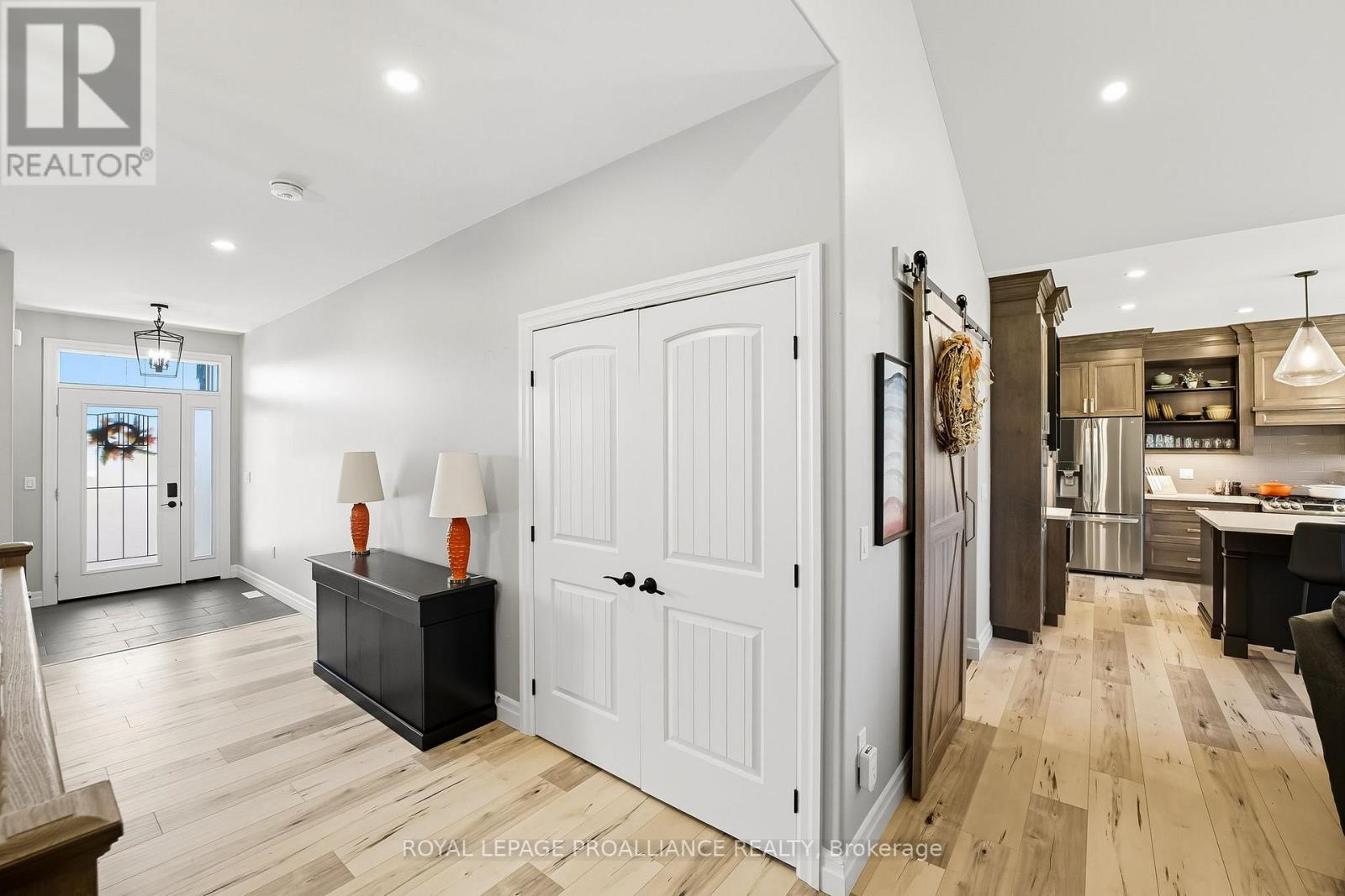 19 Ambrosia Terrace, Quinte West, Ontario  K8V 0G6 - Photo 10 - X12472508