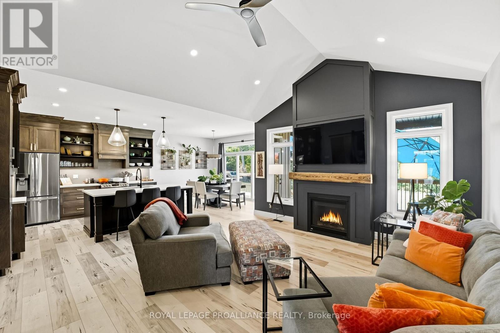 19 Ambrosia Terrace, Quinte West, Ontario  K8V 0G6 - Photo 11 - X12472508