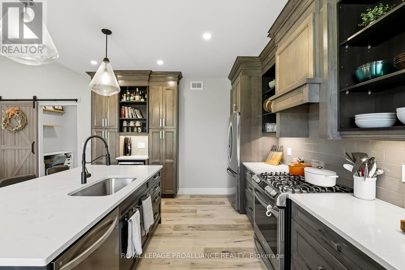 19 Ambrosia Terrace, Quinte West, Ontario  K8V 0G6 - Photo 16 - X12472508