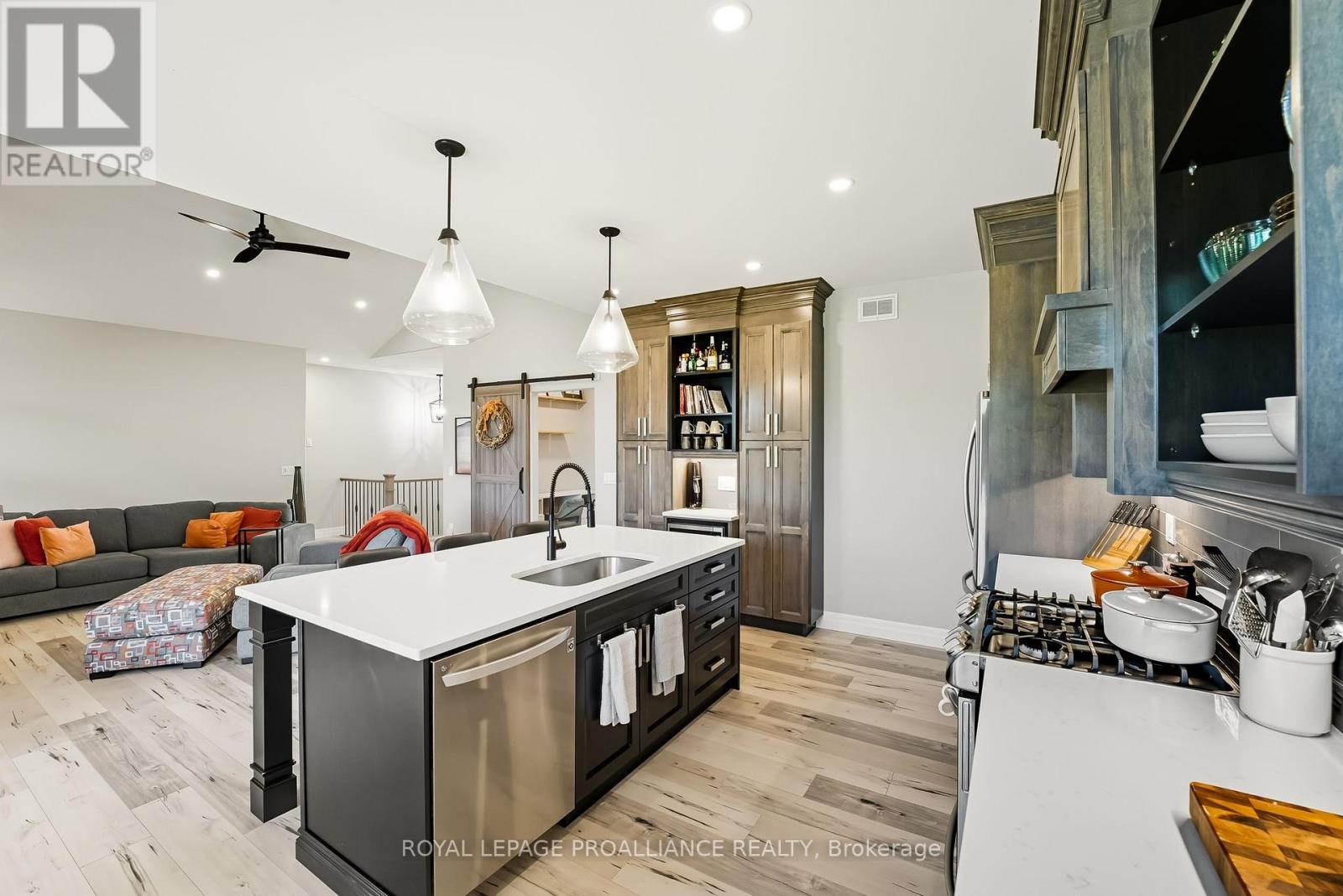 19 Ambrosia Terrace, Quinte West, Ontario  K8V 0G6 - Photo 17 - X12472508