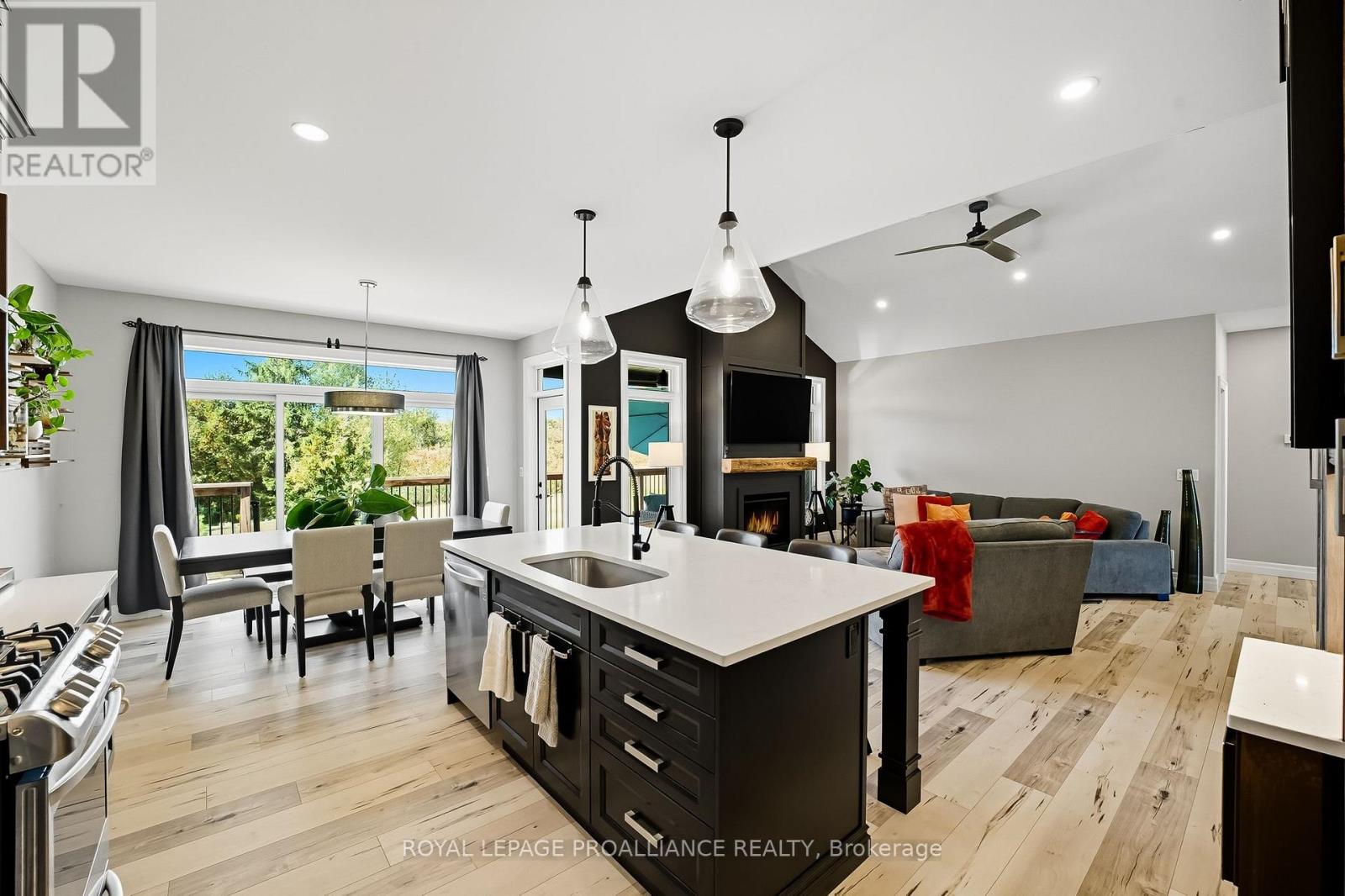 19 Ambrosia Terrace, Quinte West, Ontario  K8V 0G6 - Photo 18 - X12472508