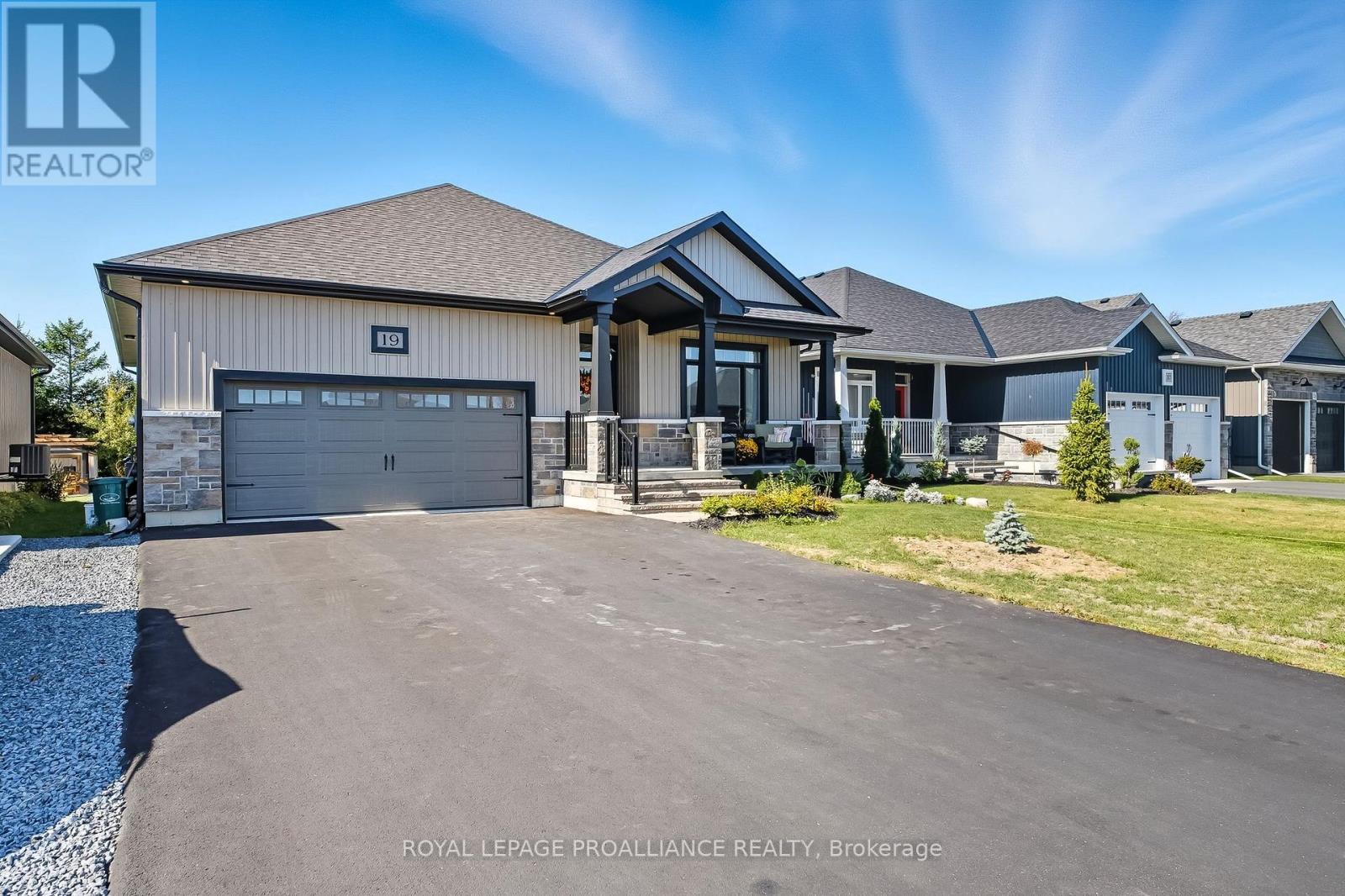 19 Ambrosia Terrace, Quinte West, Ontario  K8V 0G6 - Photo 2 - X12472508