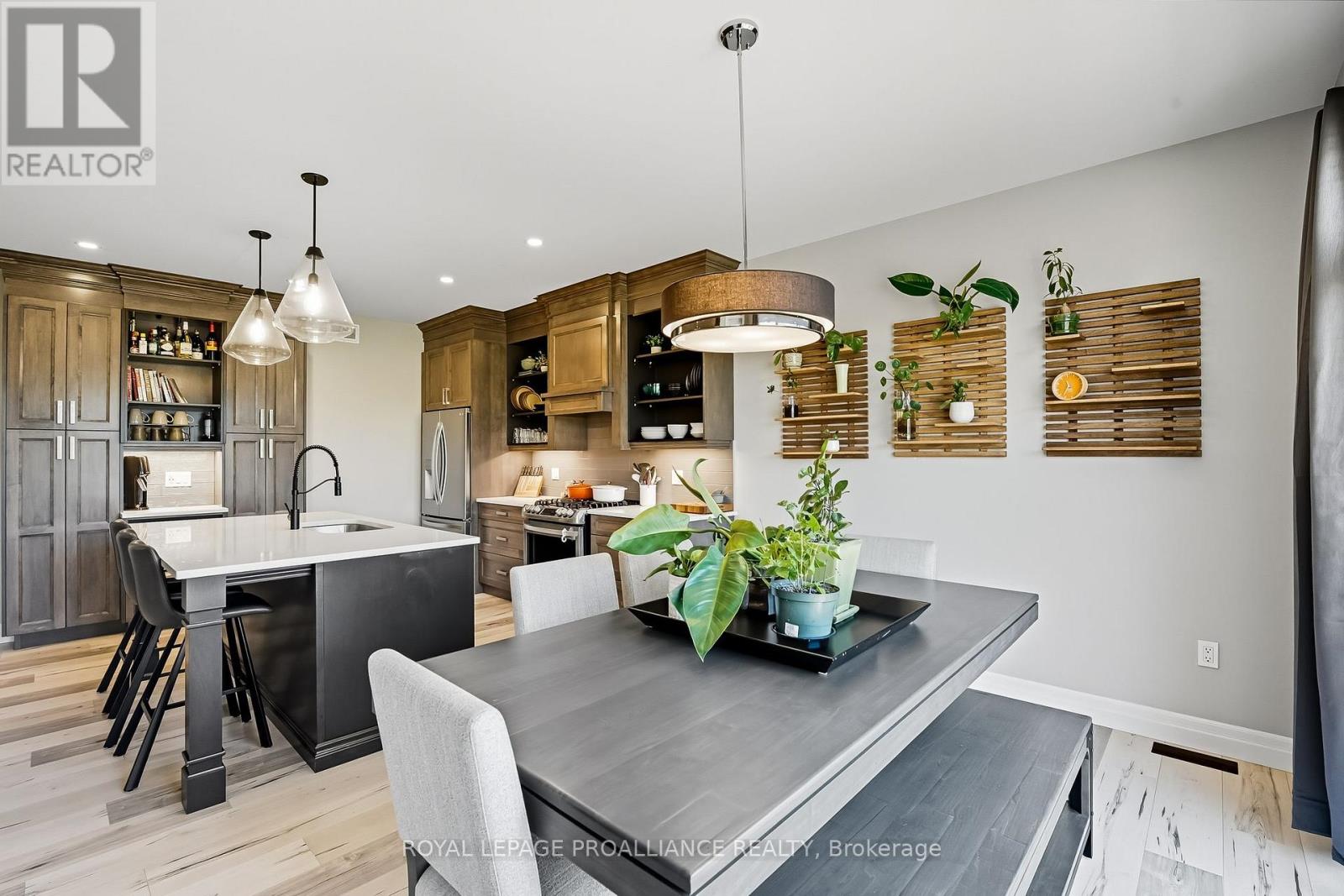 19 Ambrosia Terrace, Quinte West, Ontario  K8V 0G6 - Photo 23 - X12472508