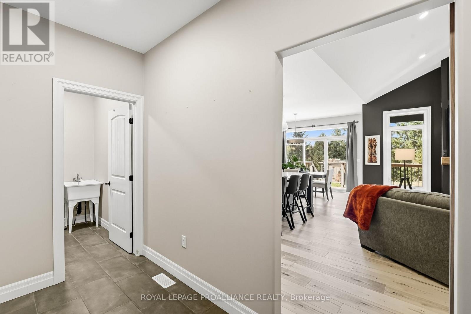 19 Ambrosia Terrace, Quinte West, Ontario  K8V 0G6 - Photo 27 - X12472508