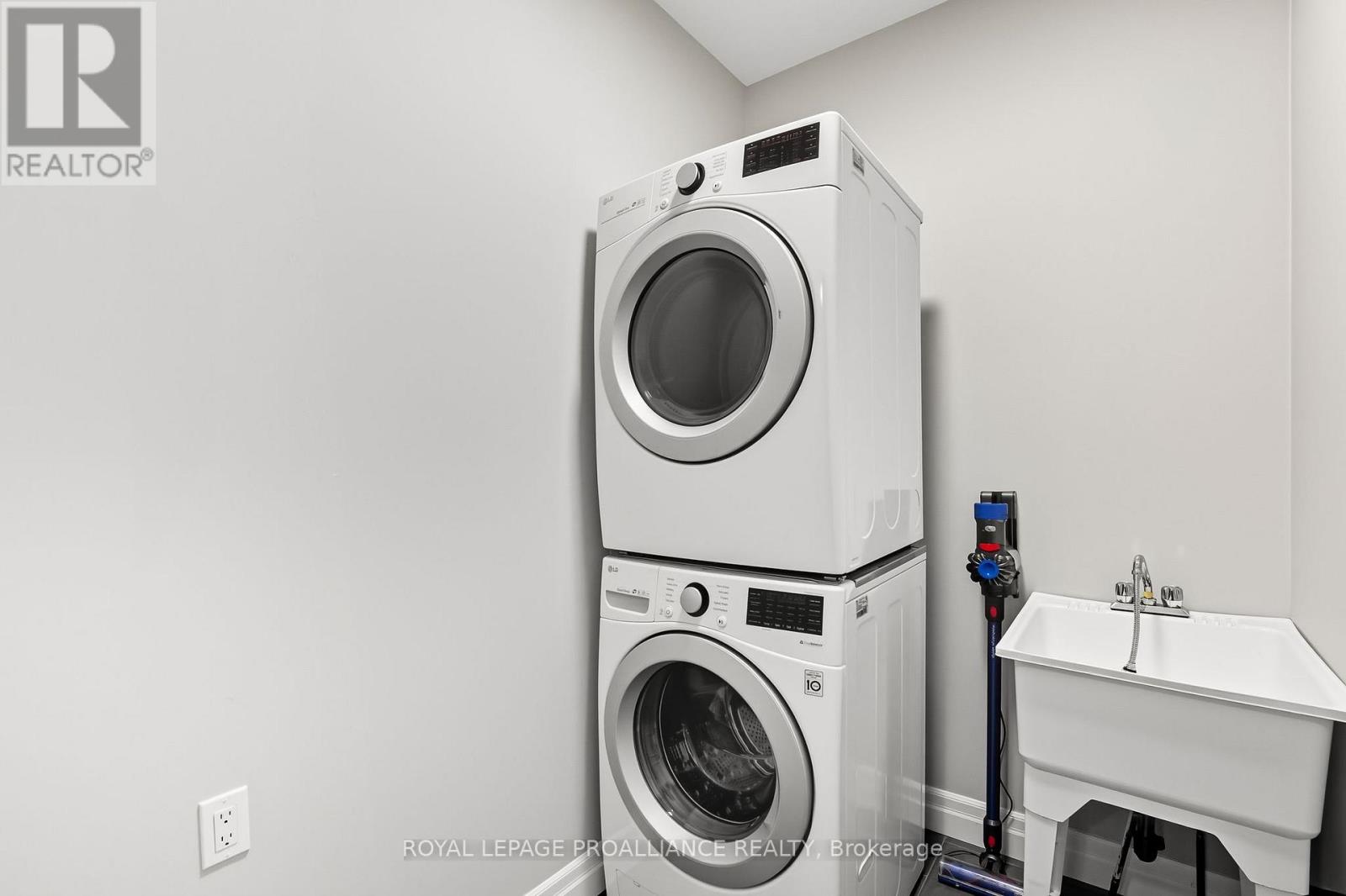 19 Ambrosia Terrace, Quinte West, Ontario  K8V 0G6 - Photo 28 - X12472508