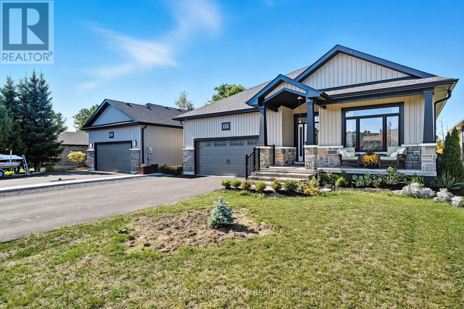 19 Ambrosia Terrace, Quinte West, Ontario  K8V 0G6 - Photo 3 - X12472508