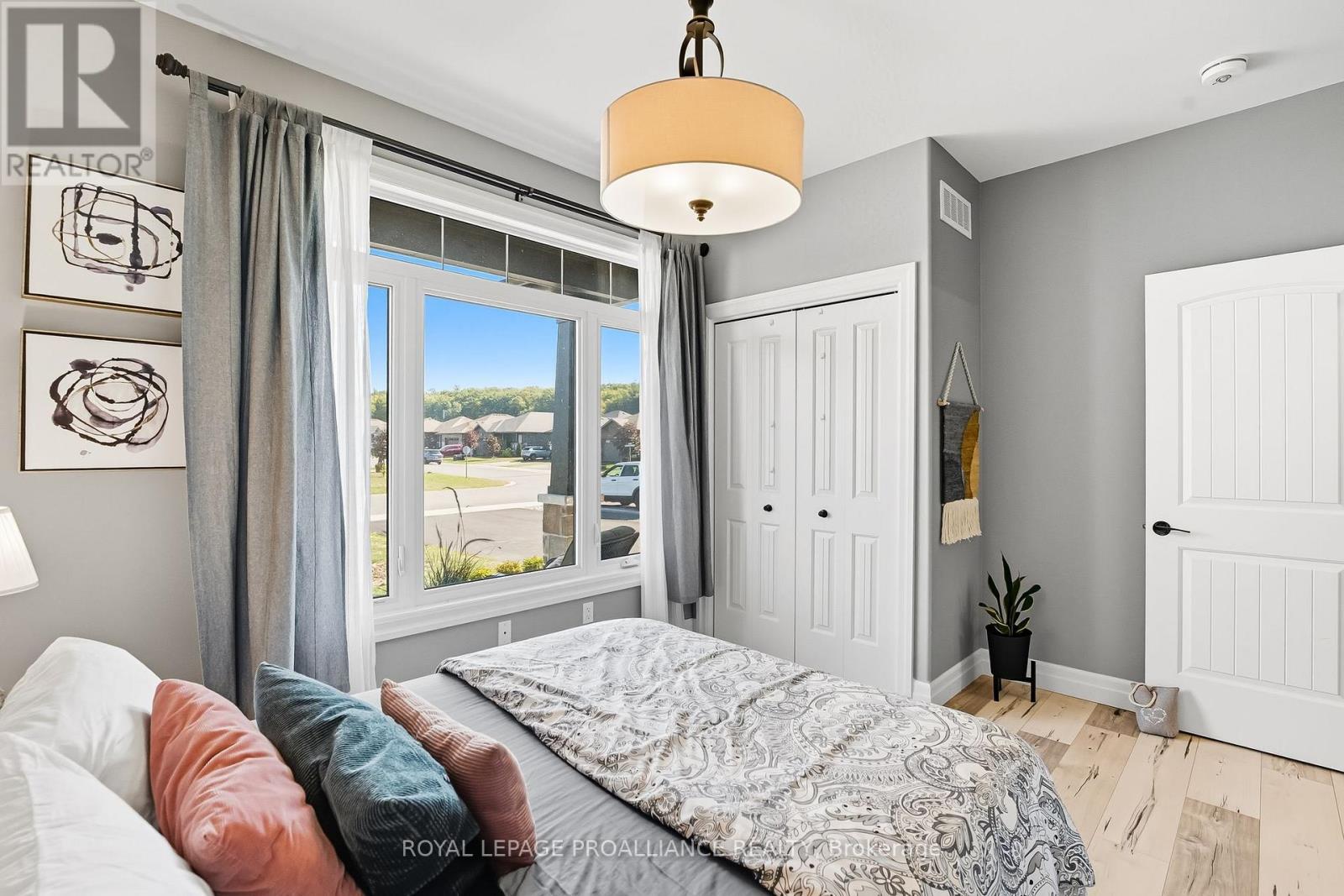 19 Ambrosia Terrace, Quinte West, Ontario  K8V 0G6 - Photo 32 - X12472508