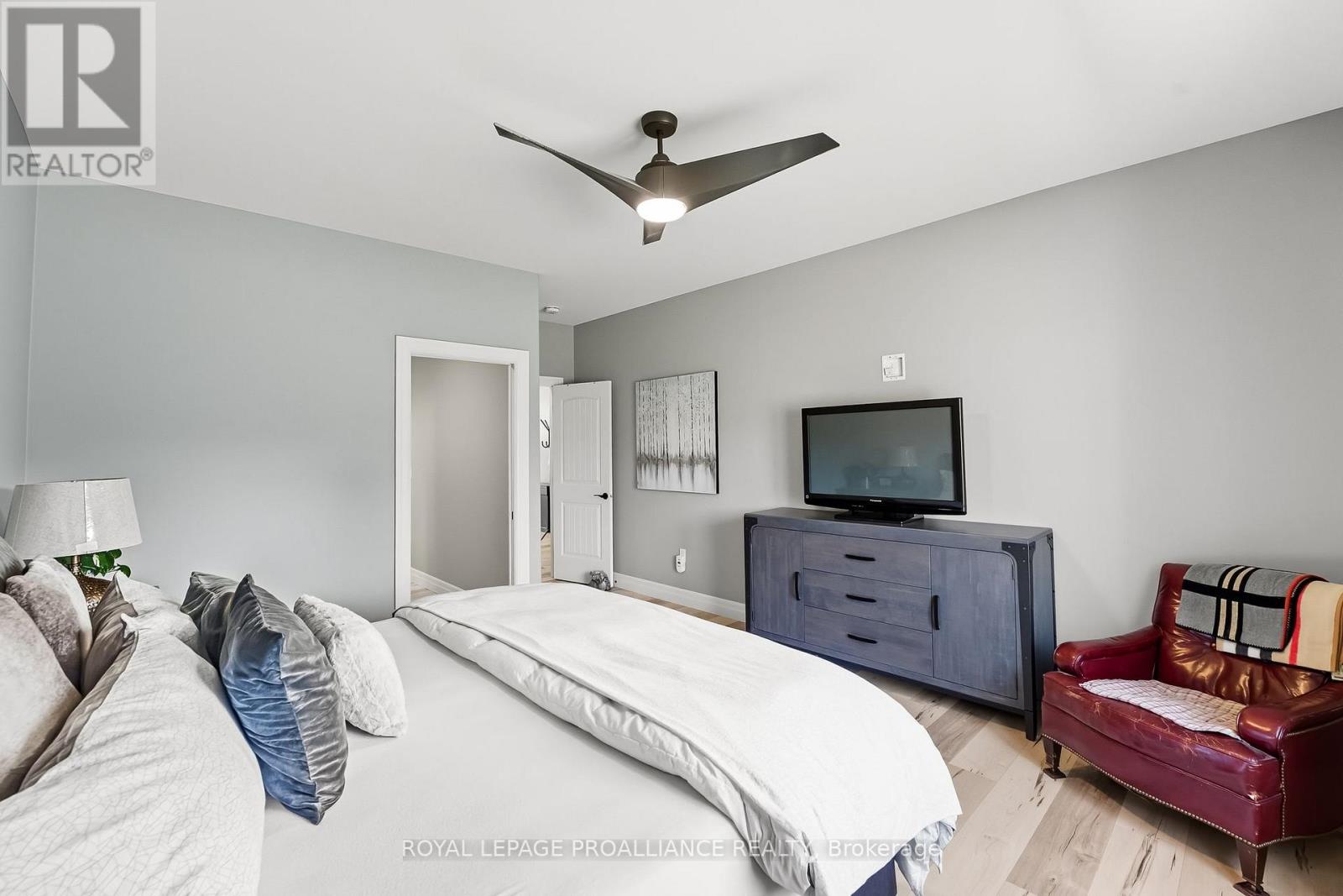 19 Ambrosia Terrace, Quinte West, Ontario  K8V 0G6 - Photo 35 - X12472508