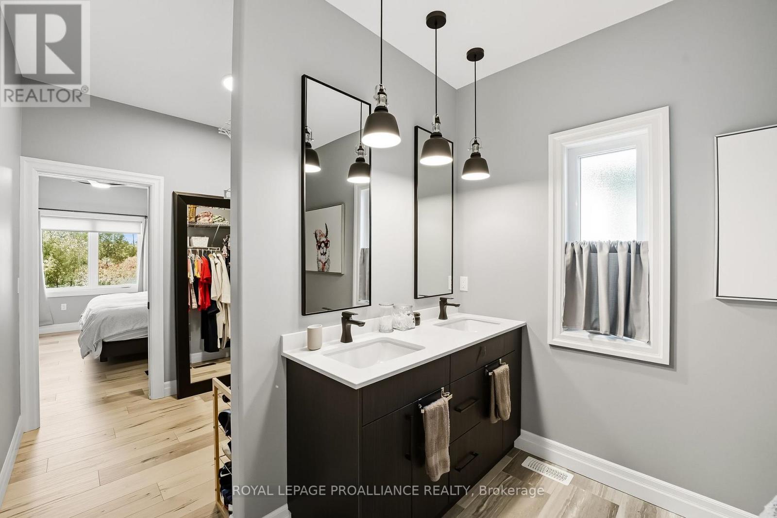 19 Ambrosia Terrace, Quinte West, Ontario  K8V 0G6 - Photo 38 - X12472508