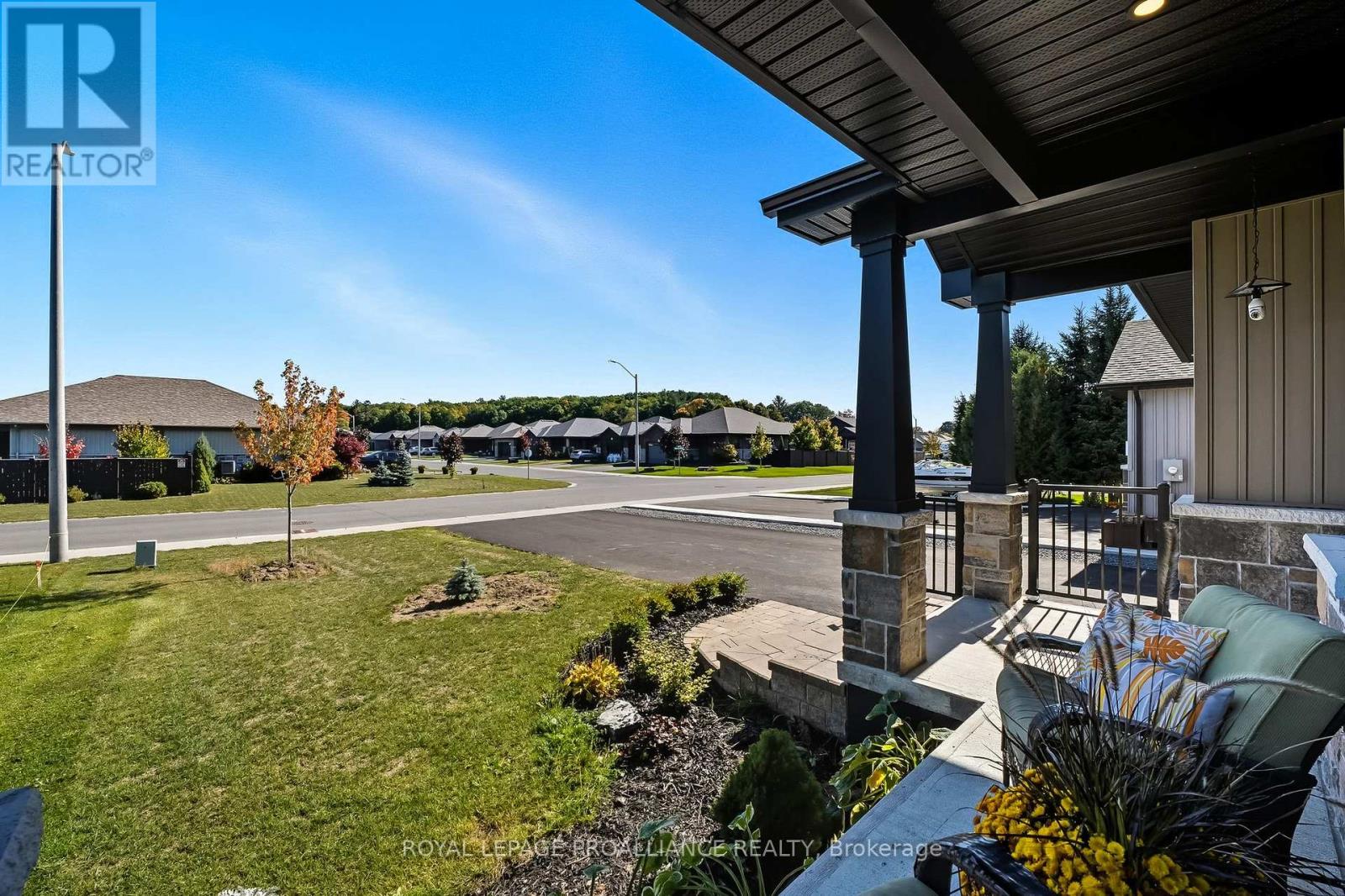 19 Ambrosia Terrace, Quinte West, Ontario  K8V 0G6 - Photo 5 - X12472508