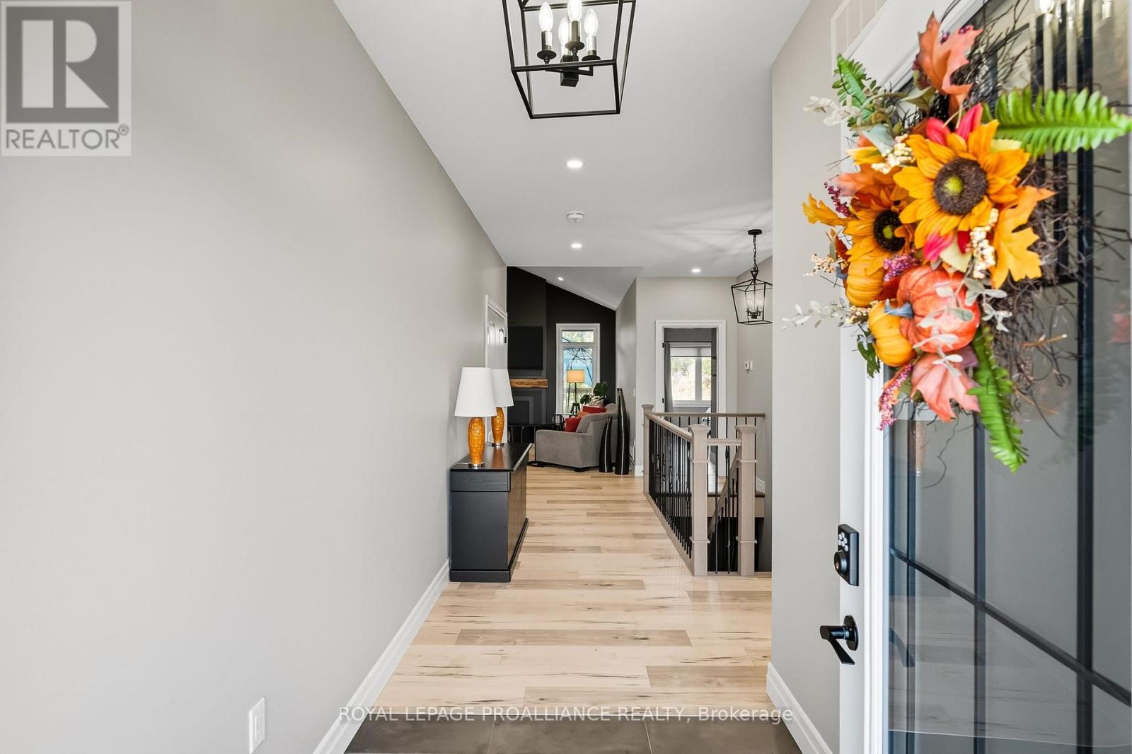 19 Ambrosia Terrace, Quinte West, Ontario  K8V 0G6 - Photo 7 - X12472508