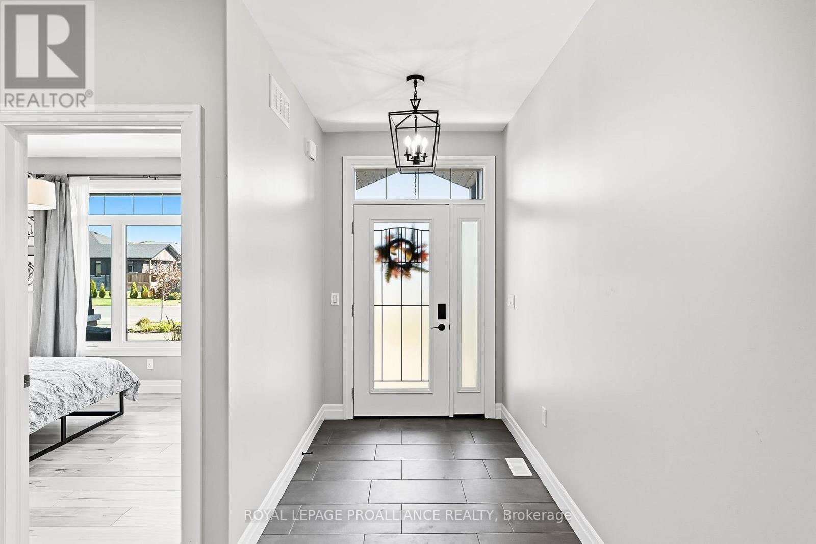 19 Ambrosia Terrace, Quinte West, Ontario  K8V 0G6 - Photo 8 - X12472508