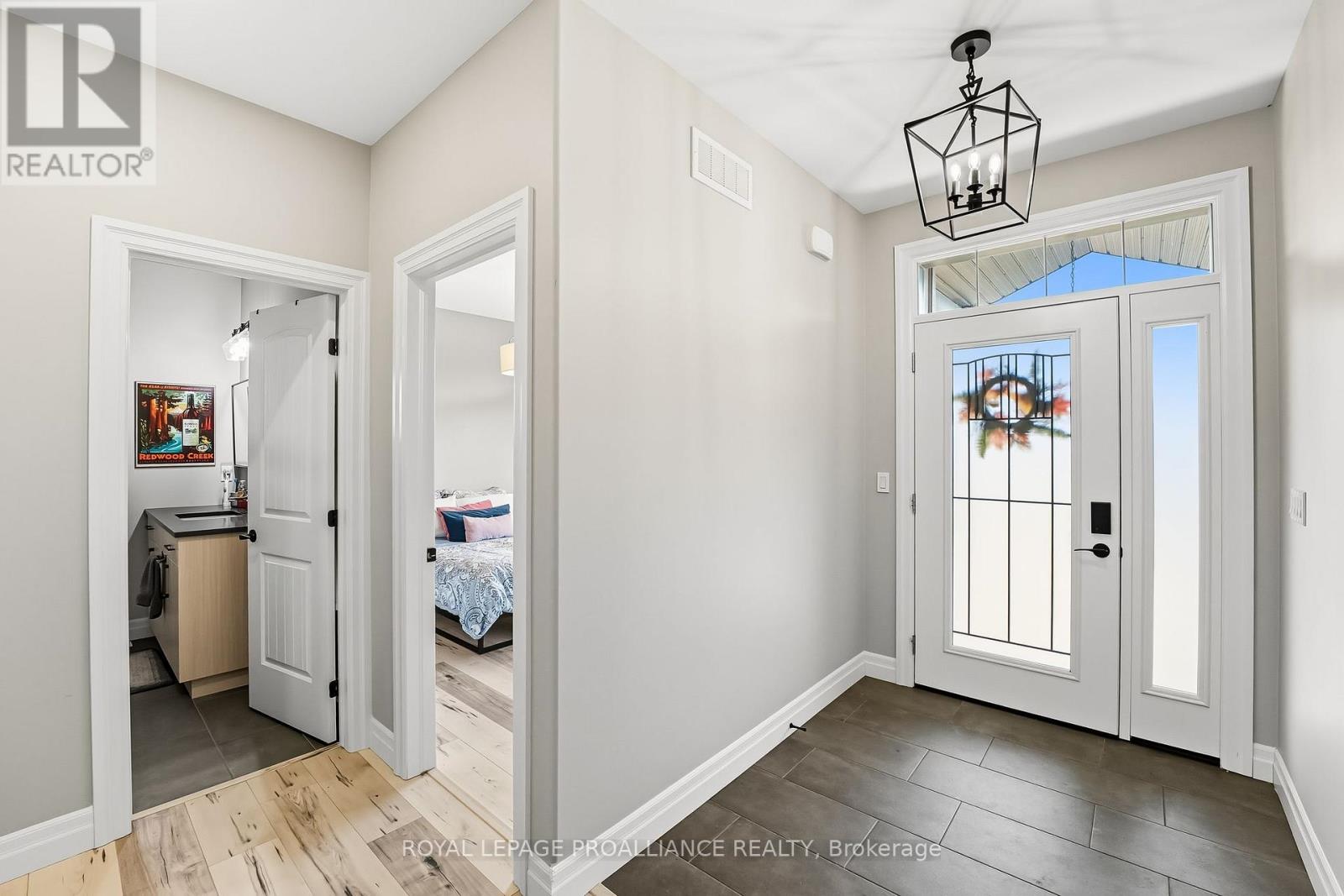 19 Ambrosia Terrace, Quinte West, Ontario  K8V 0G6 - Photo 9 - X12472508