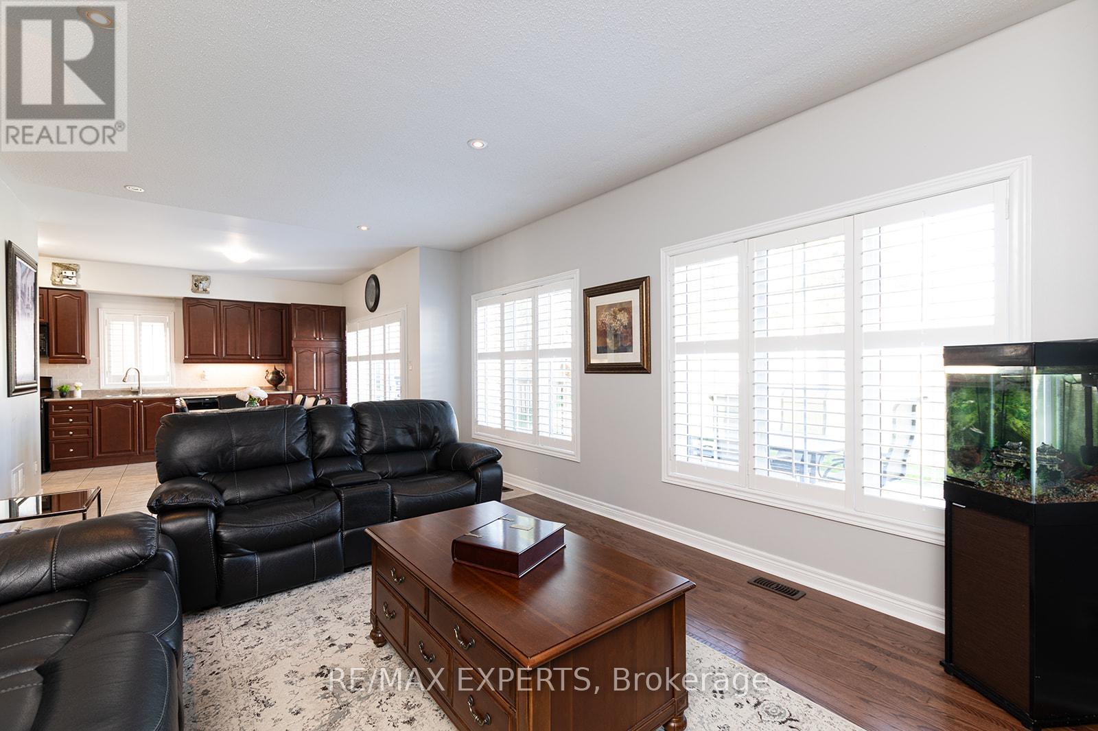 34 Laurentide Crescent, Brampton (Vales Of Castlemore North), Ontario  L6P 1Y4 - Photo 18 - W12471862