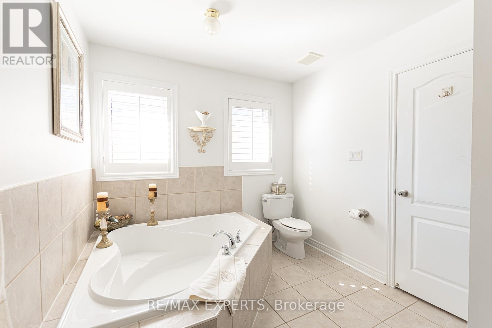 34 Laurentide Crescent, Brampton (Vales Of Castlemore North), Ontario  L6P 1Y4 - Photo 38 - W12471862
