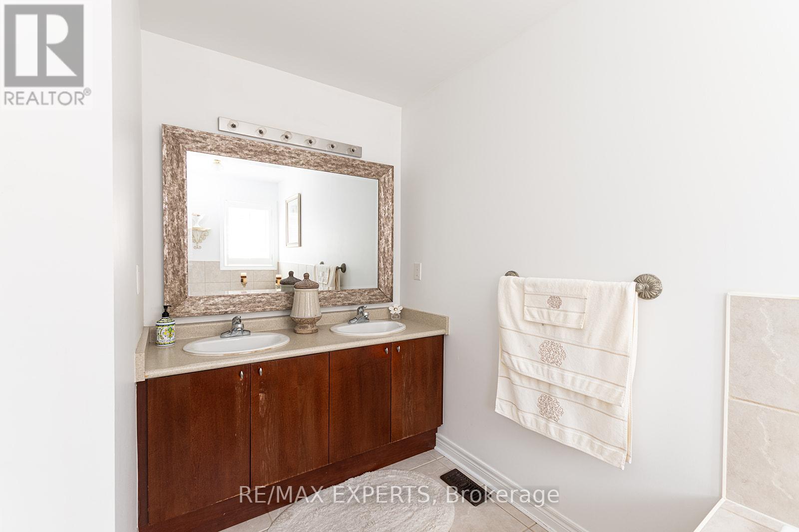 34 Laurentide Crescent, Brampton (Vales Of Castlemore North), Ontario  L6P 1Y4 - Photo 39 - W12471862