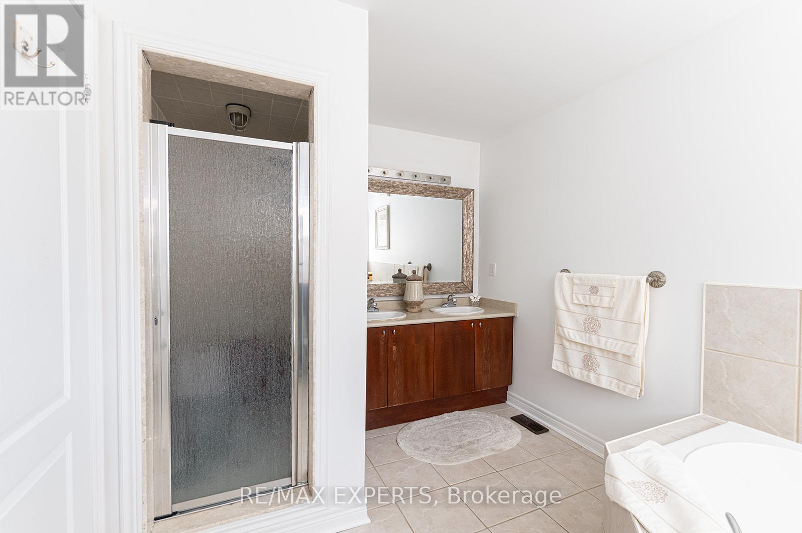 34 Laurentide Crescent, Brampton (Vales Of Castlemore North), Ontario  L6P 1Y4 - Photo 37 - W12471862