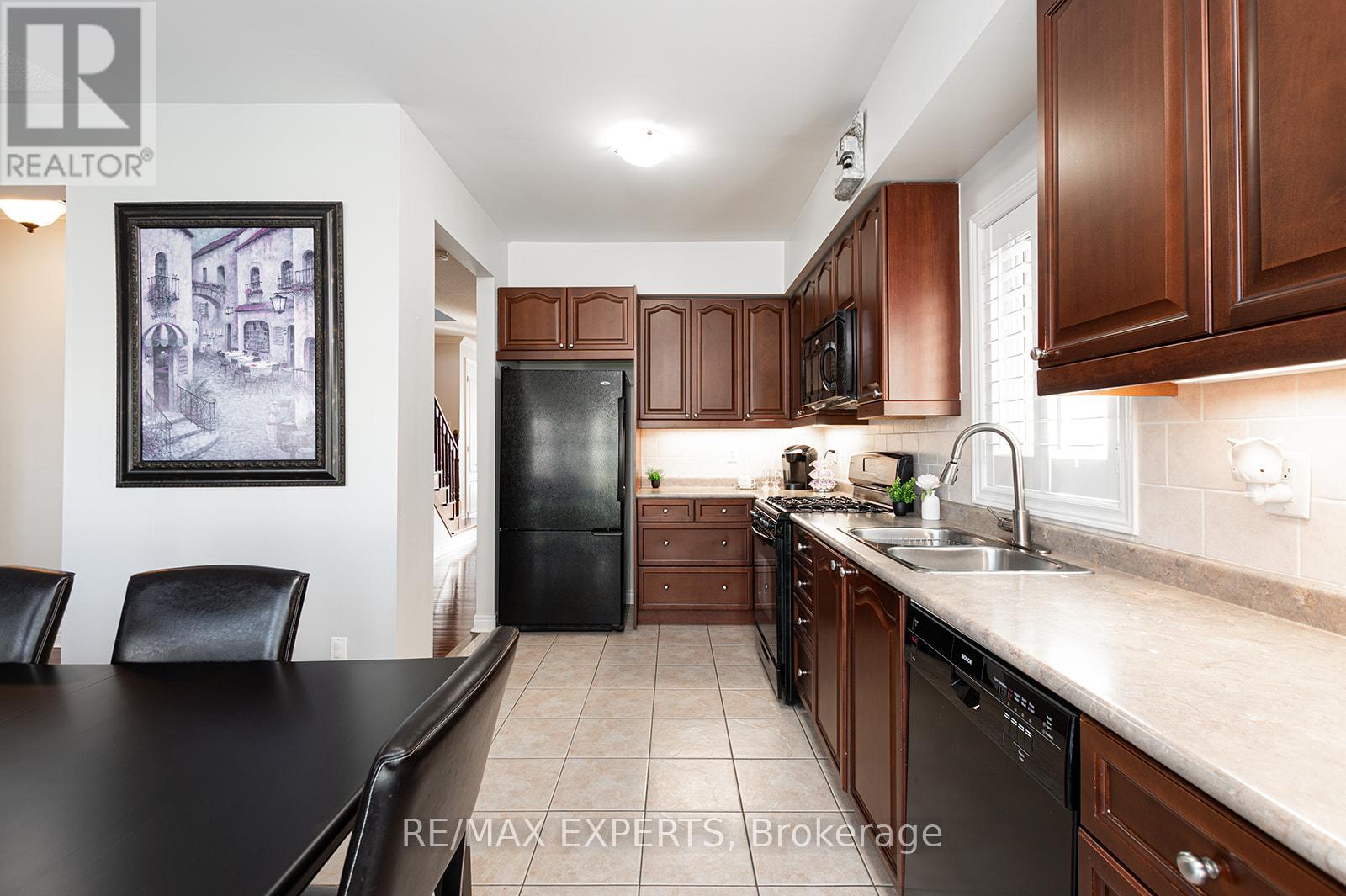 34 Laurentide Crescent, Brampton (Vales Of Castlemore North), Ontario  L6P 1Y4 - Photo 13 - W12471862