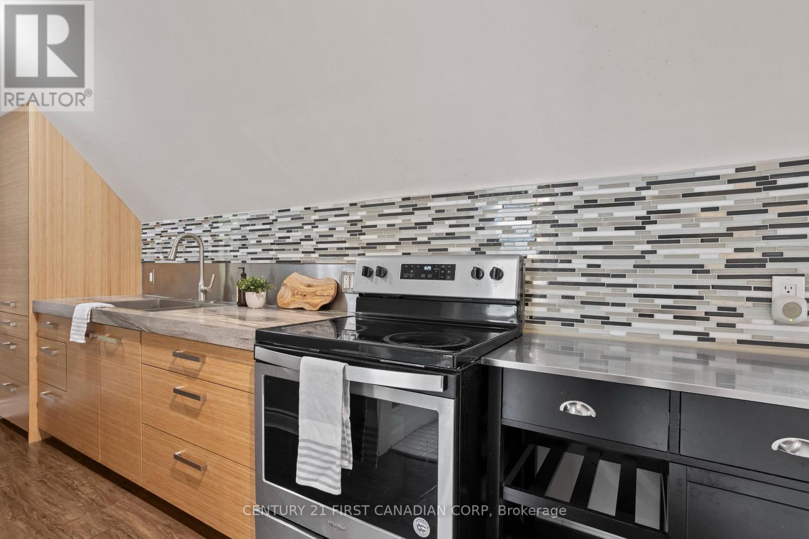 16 Woodward Avenue, London North, Ontario  N6H 2G7 - Photo 26 - X12472451