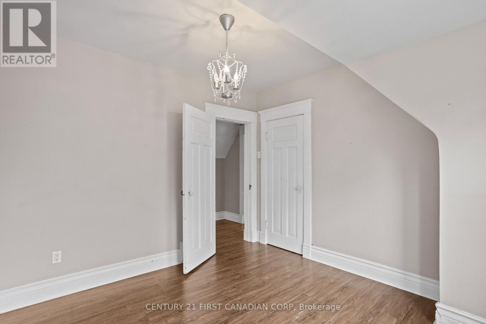 16 Woodward Avenue, London North, Ontario  N6H 2G7 - Photo 32 - X12472451