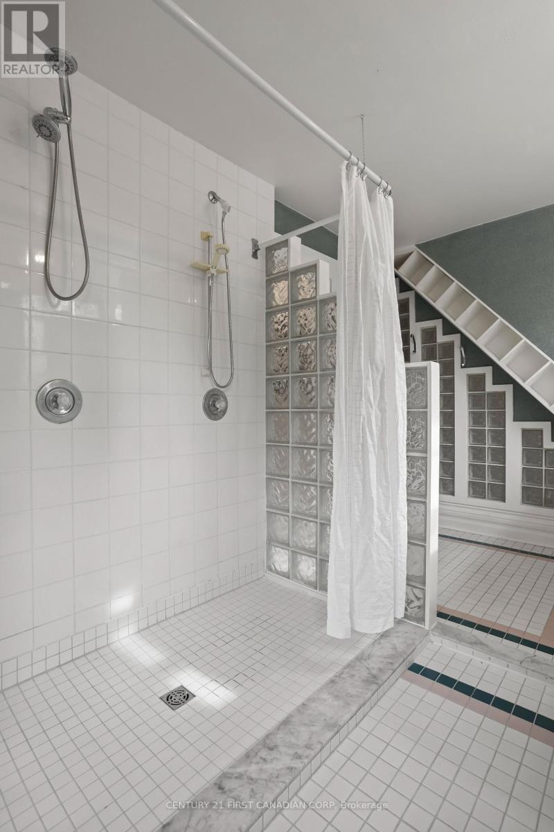 16 Woodward Avenue, London North, Ontario  N6H 2G7 - Photo 35 - X12472451