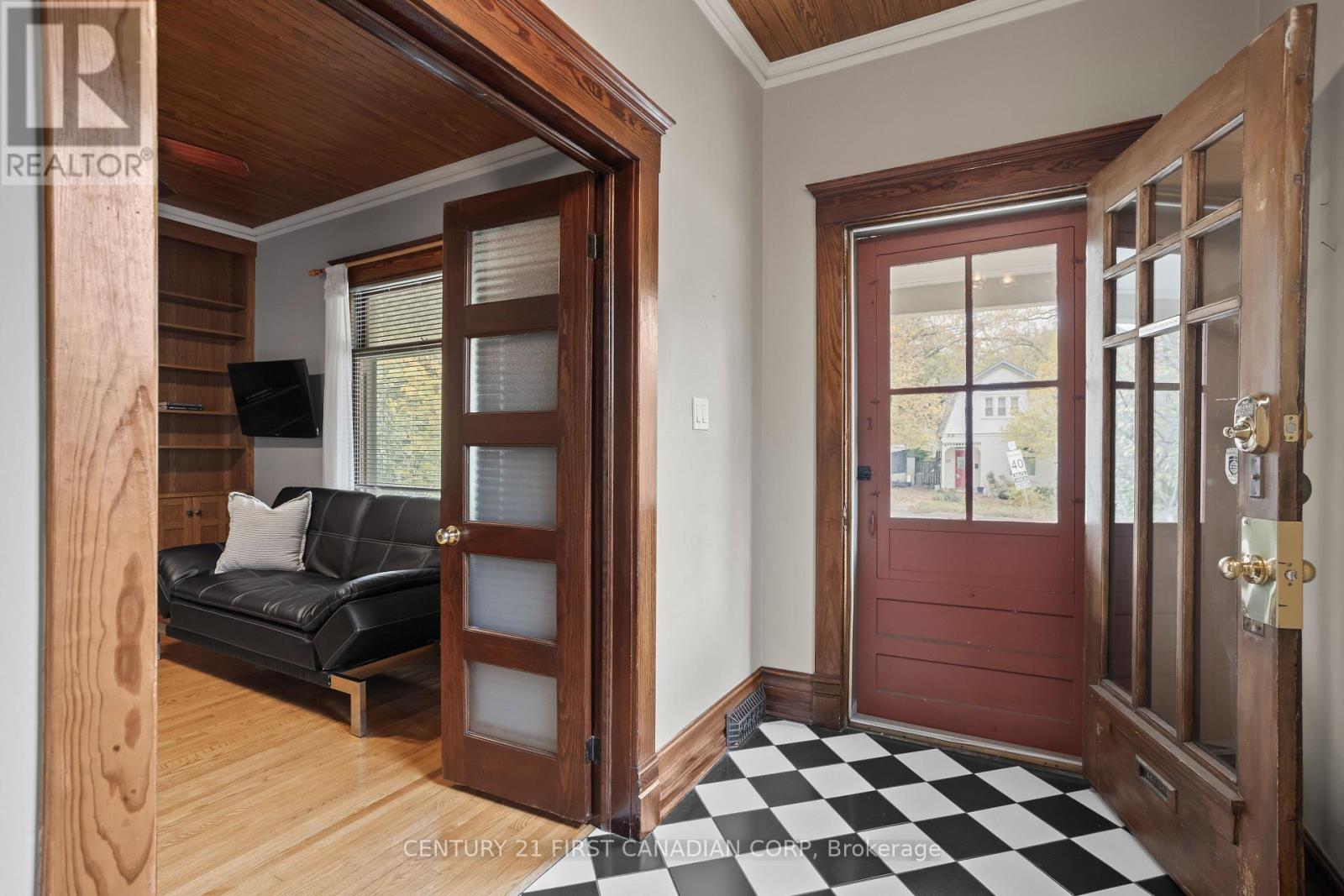 16 Woodward Avenue, London North, Ontario  N6H 2G7 - Photo 6 - X12472451
