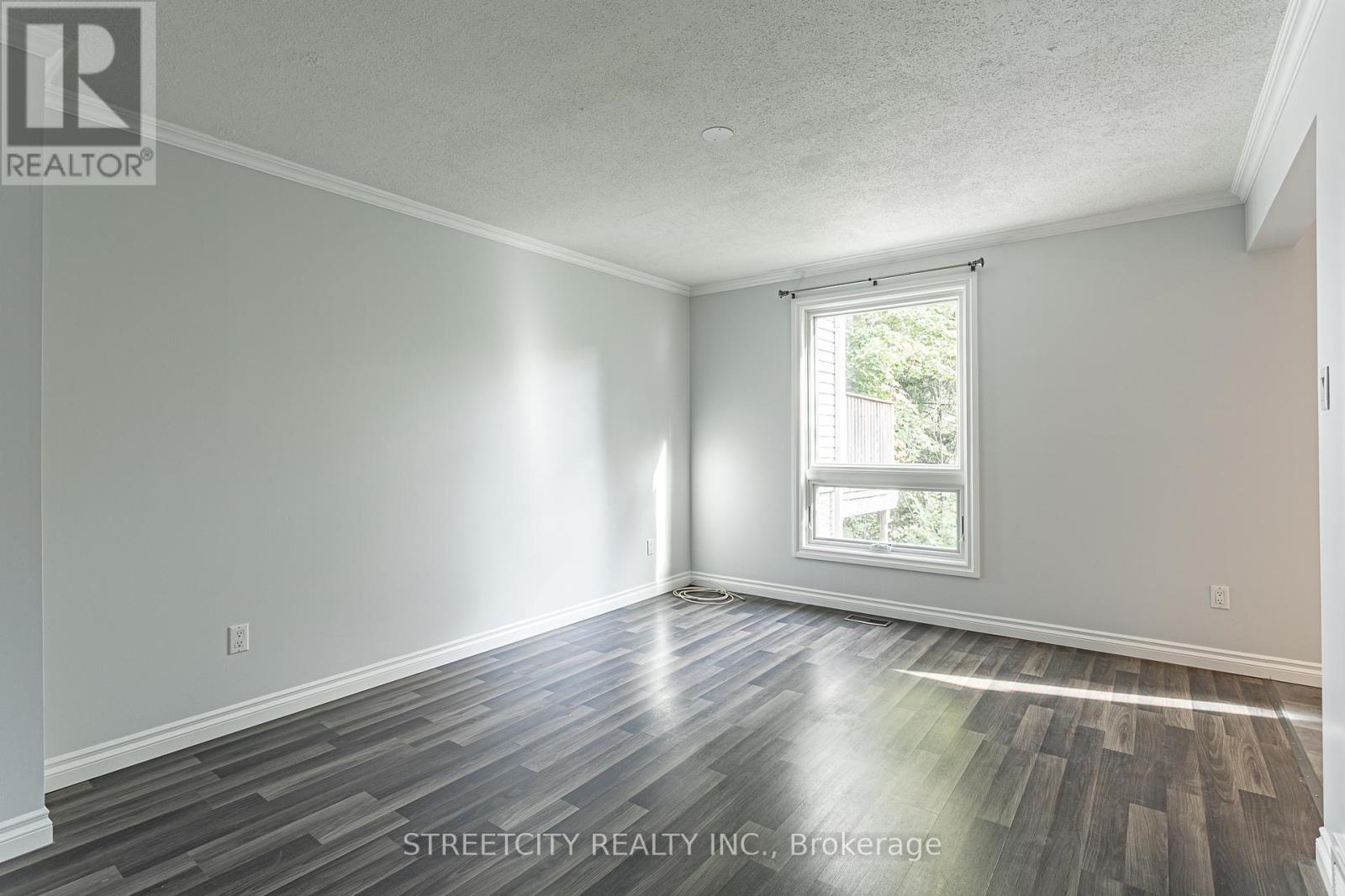 35 - 359 Evergalde Crescent N, London North, Ontario  N6H 4M8 - Photo 13 - X12472484