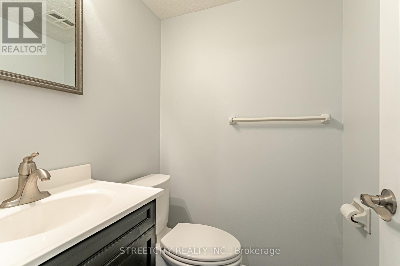 35 - 359 Evergalde Crescent N, London North, Ontario  N6H 4M8 - Photo 15 - X12472484