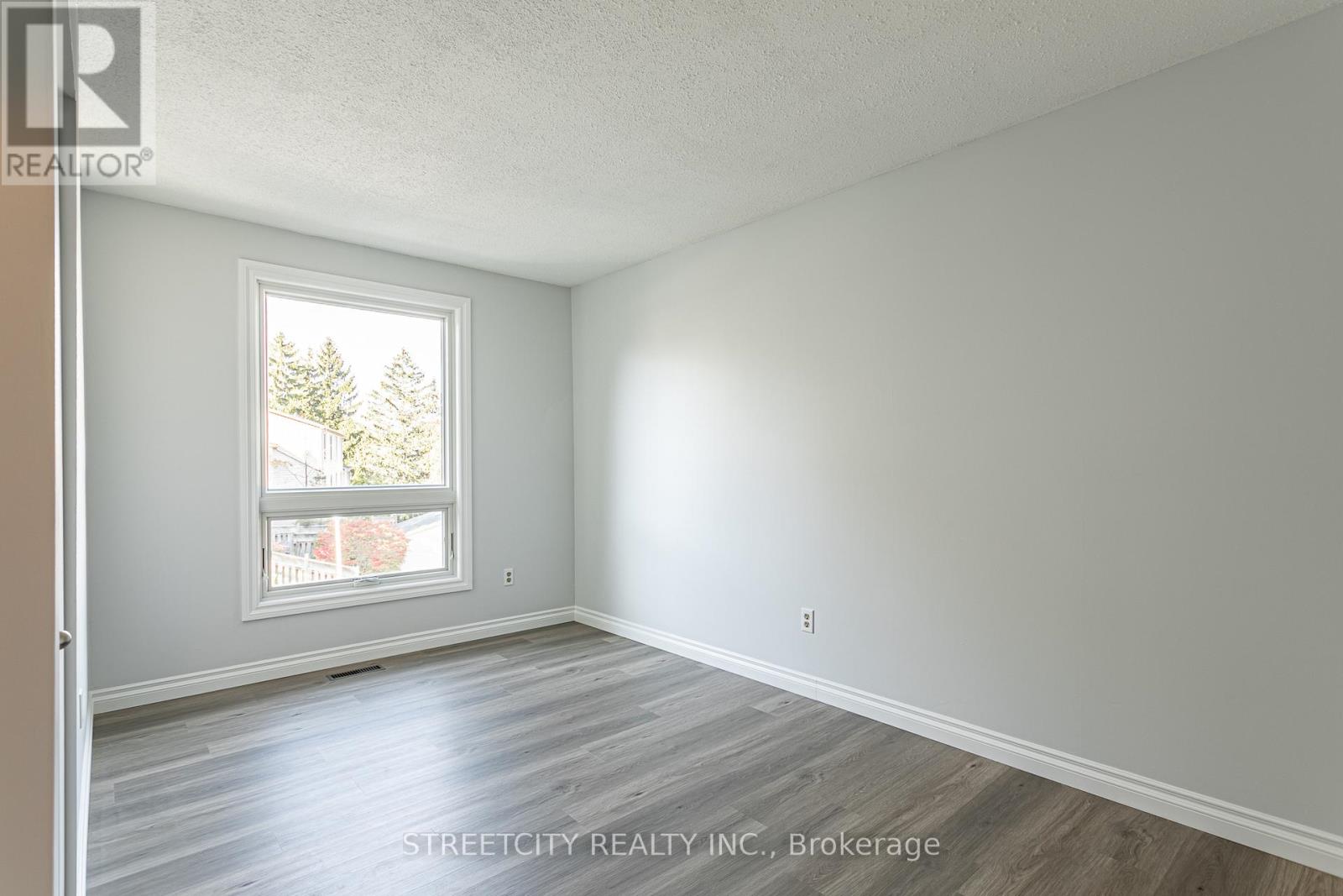 35 - 359 Evergalde Crescent N, London North, Ontario  N6H 4M8 - Photo 16 - X12472484