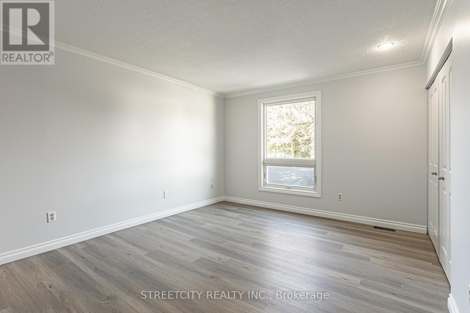 35 - 359 Evergalde Crescent N, London North, Ontario  N6H 4M8 - Photo 18 - X12472484