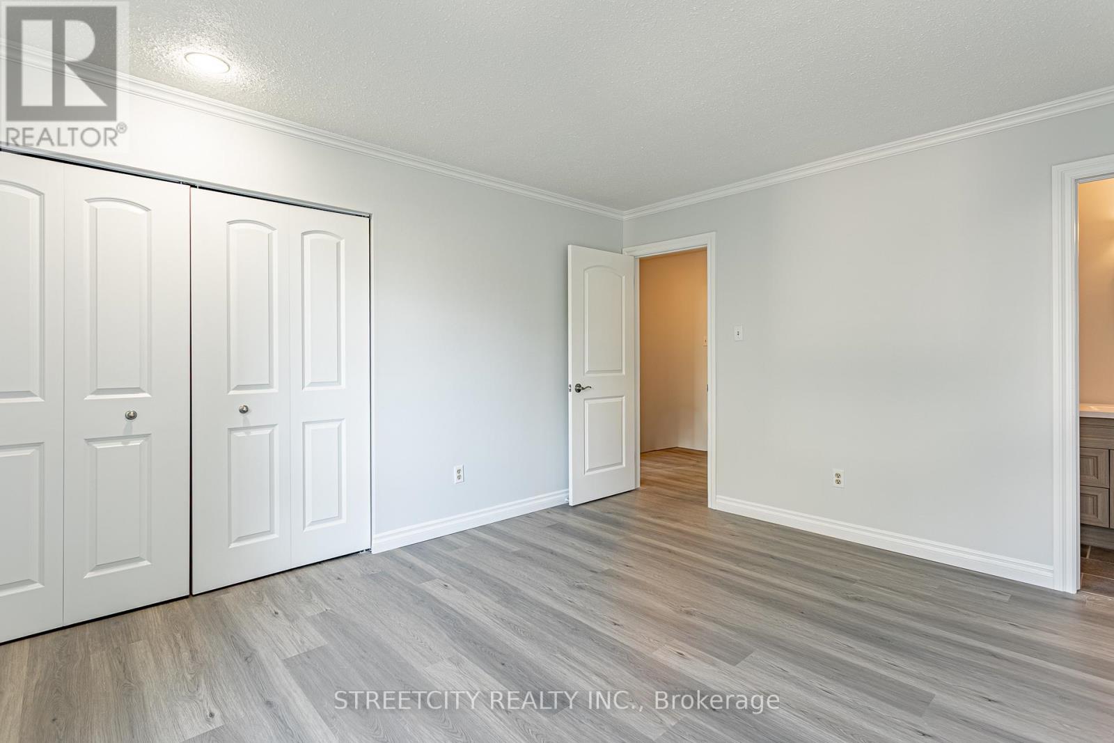 35 - 359 Evergalde Crescent N, London North, Ontario  N6H 4M8 - Photo 19 - X12472484
