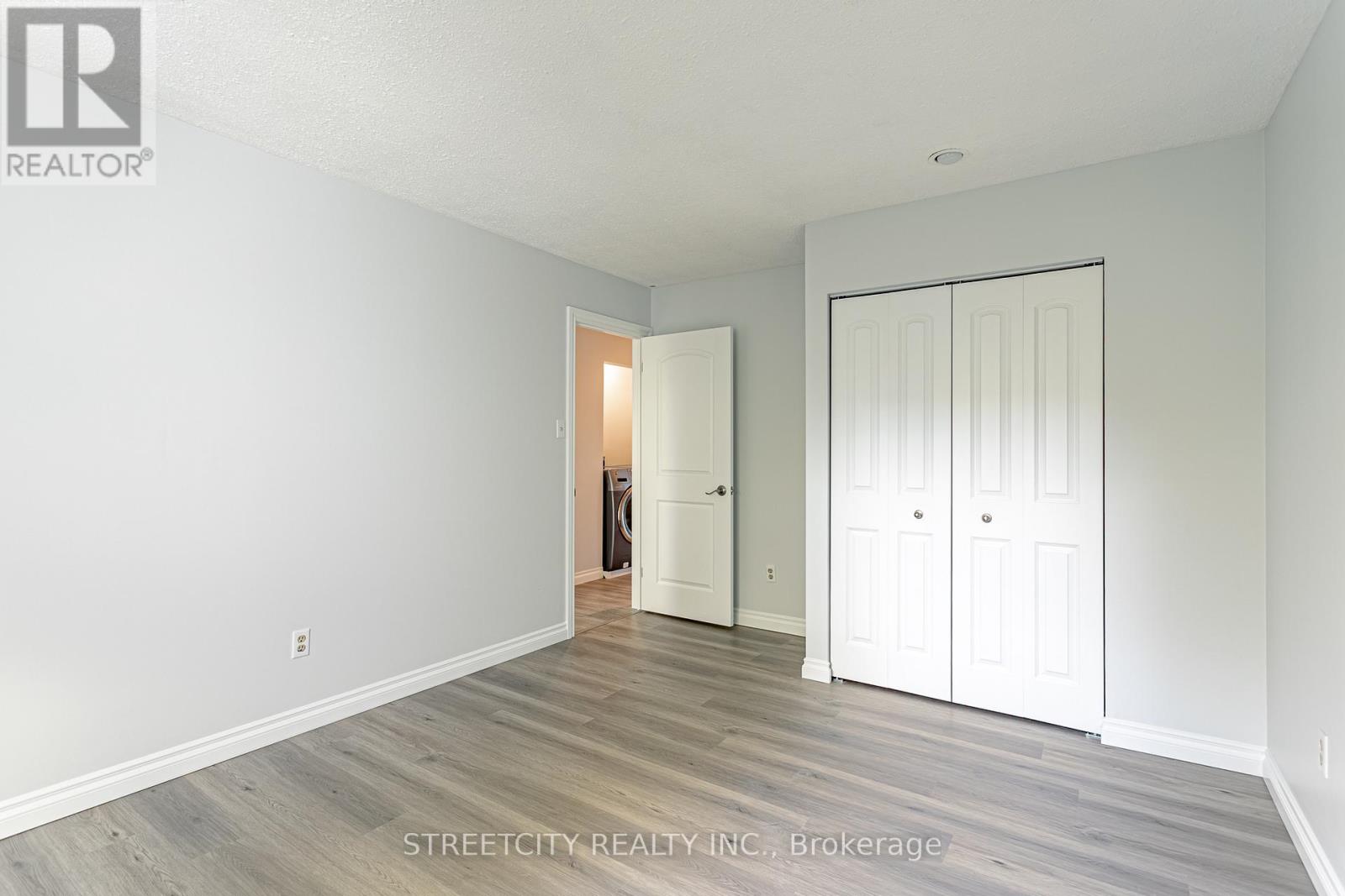 35 - 359 Evergalde Crescent N, London North, Ontario  N6H 4M8 - Photo 22 - X12472484