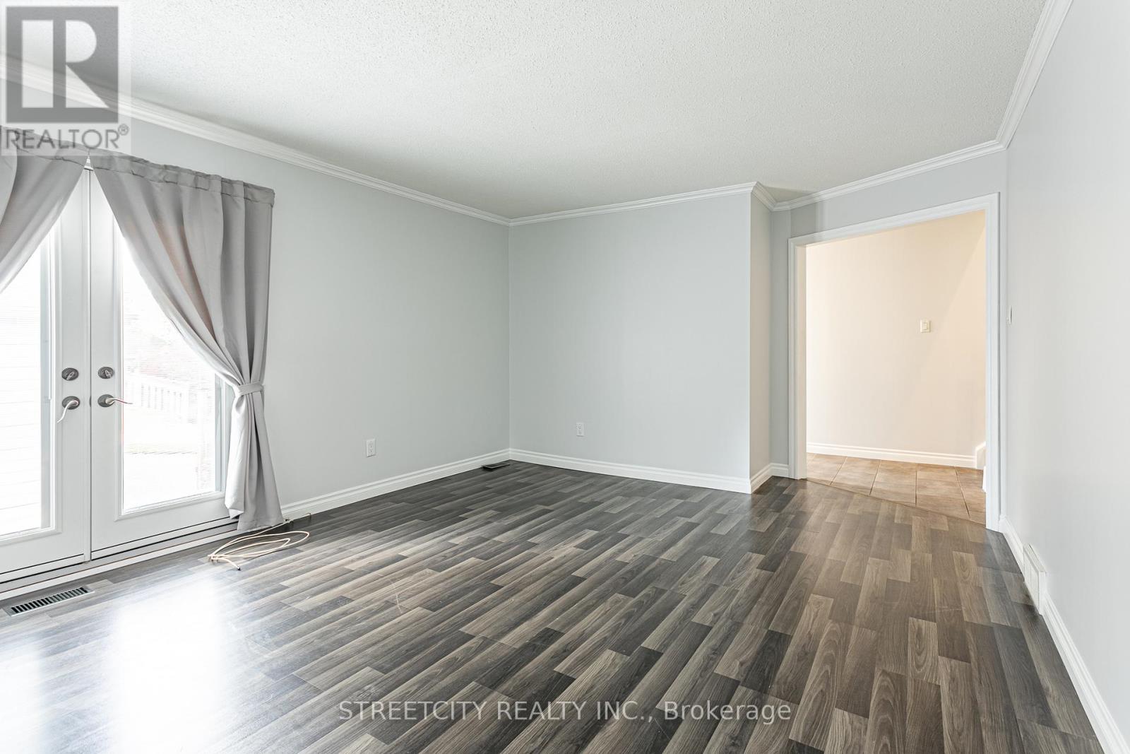 35 - 359 Evergalde Crescent N, London North, Ontario  N6H 4M8 - Photo 7 - X12472484