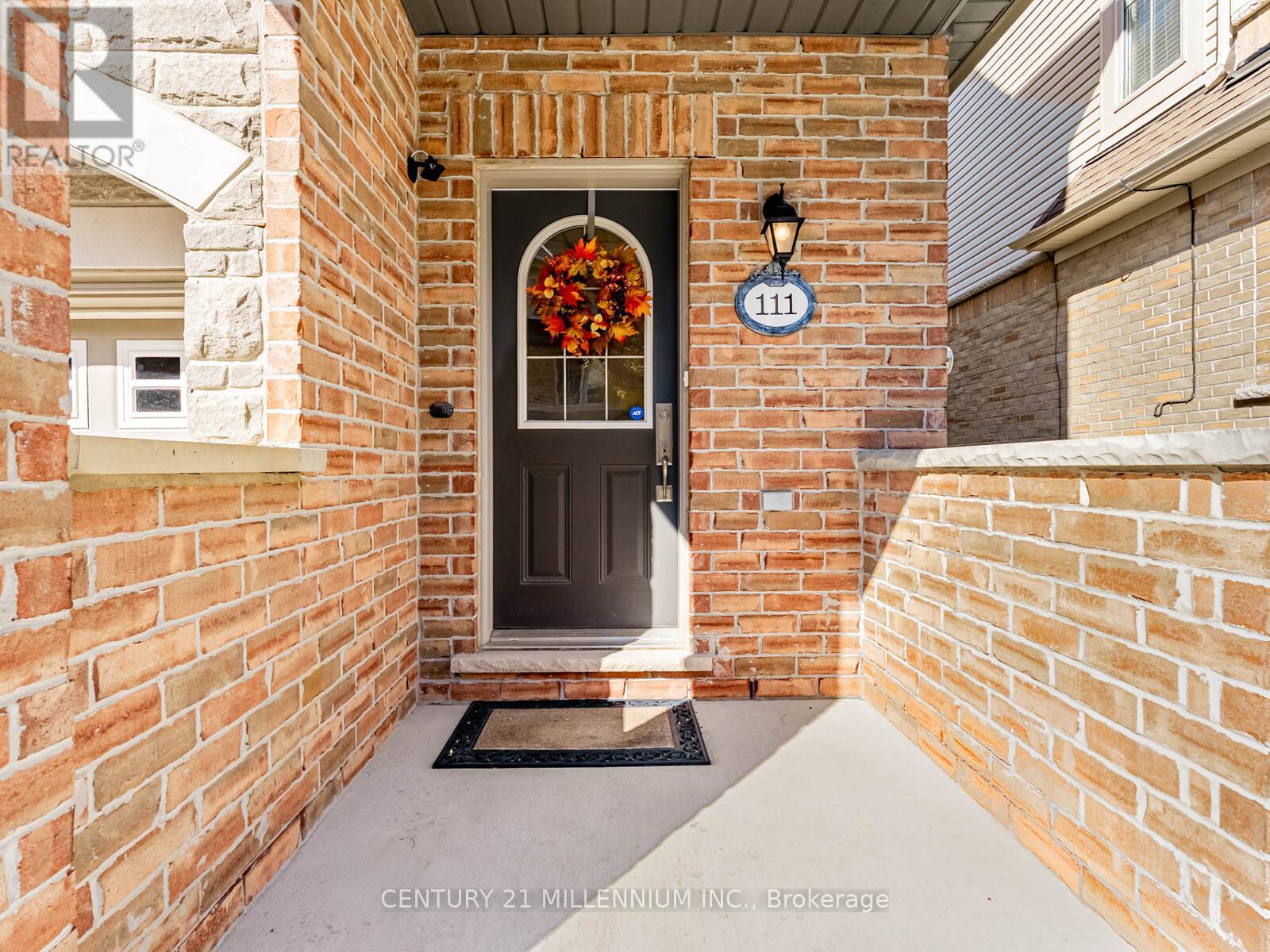 111 Cedar Lake Crescent, Brampton (Bram West), Ontario  L6Y 0R1 - Photo 3 - W12472408