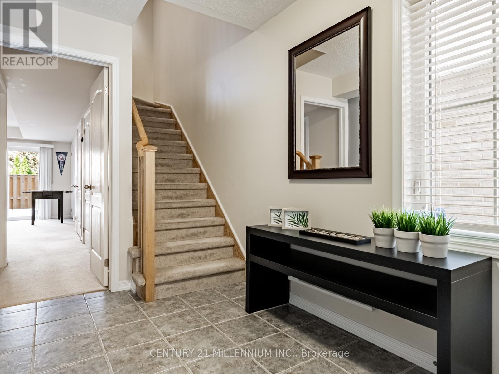 111 Cedar Lake Crescent, Brampton (Bram West), Ontario  L6Y 0R1 - Photo 5 - W12472408