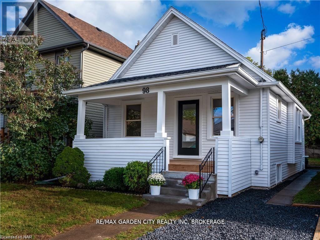 98 Pleasant Avenue, St. Catharines, Ontario  L2R 1Y1 - Photo 2 - X12472526