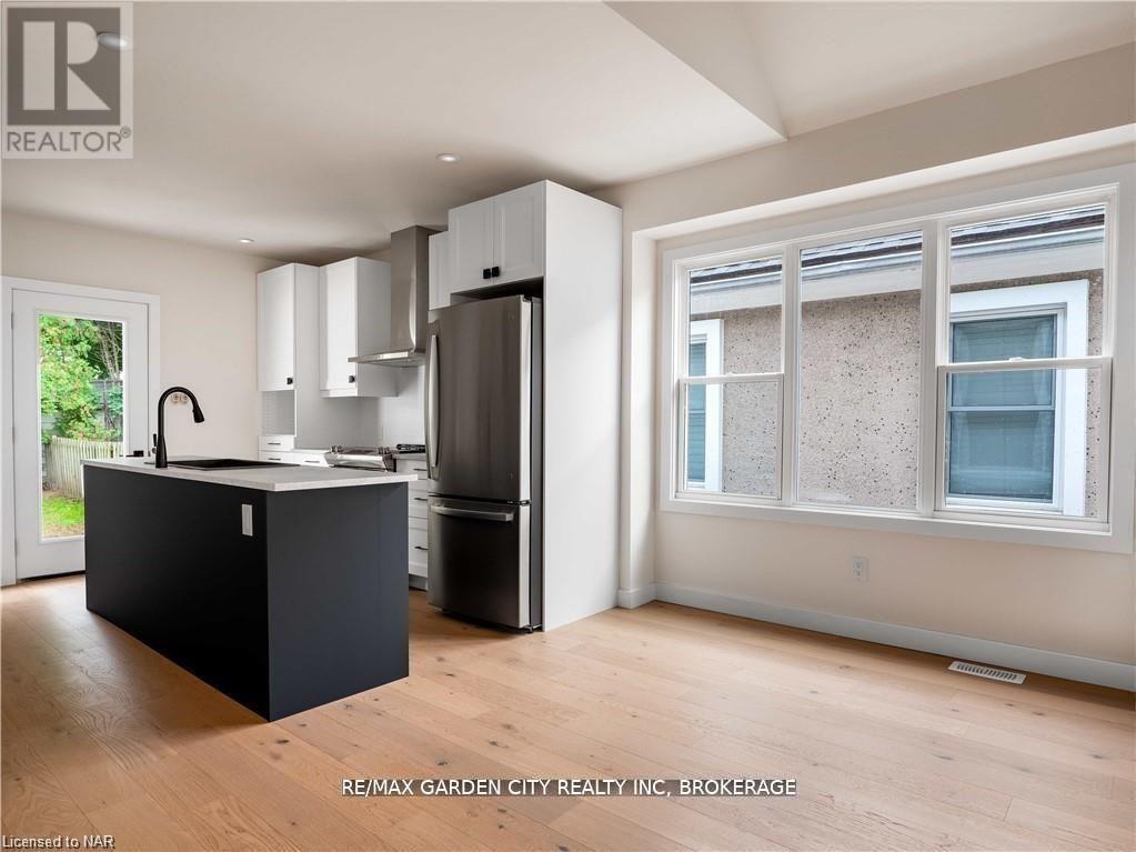 98 Pleasant Avenue, St. Catharines, Ontario  L2R 1Y1 - Photo 8 - X12472526